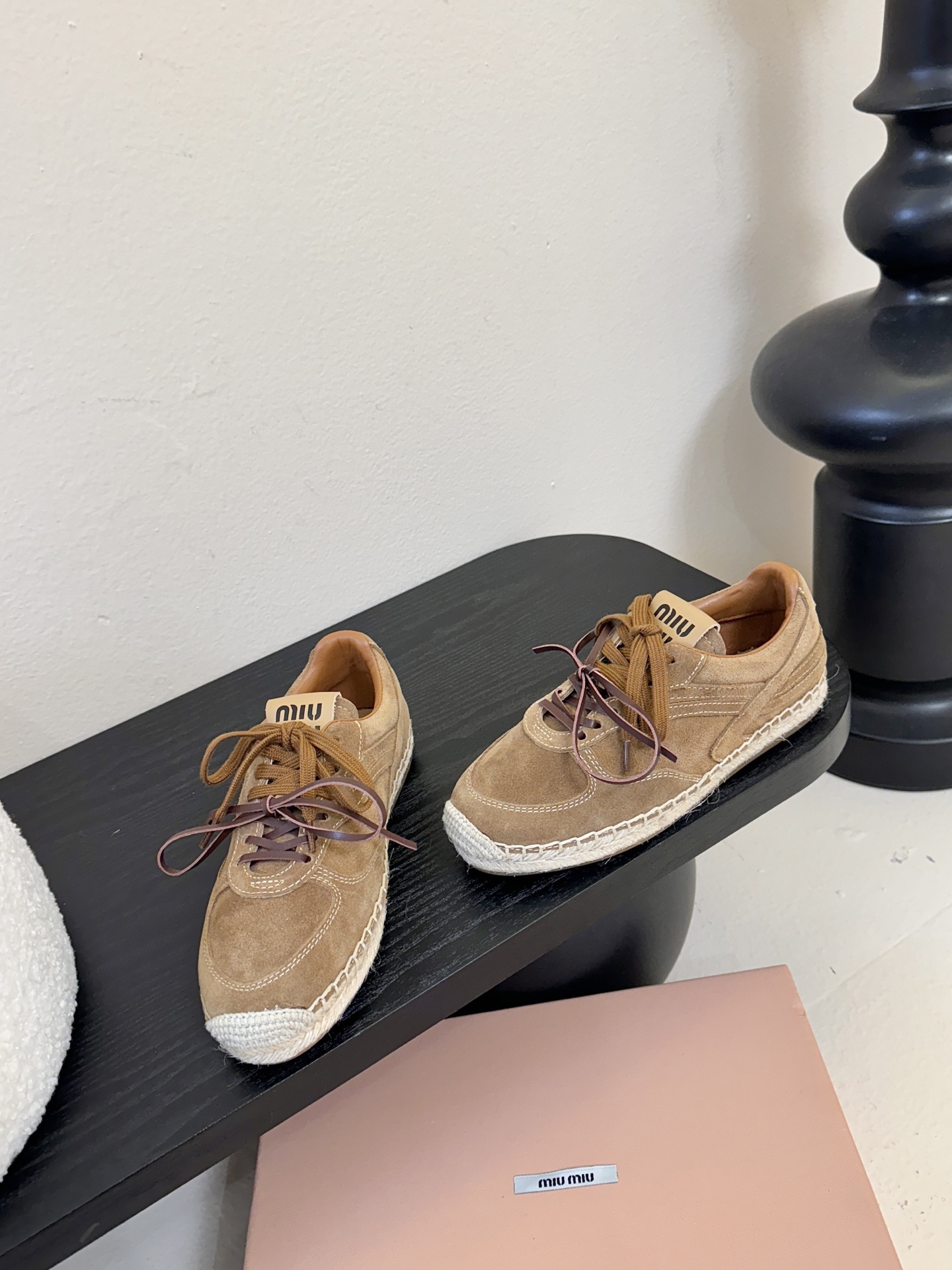 MiuMiu缪缪最新走秀款麻绳编织休闲鞋明星网红种草 国内外博主刷爆的一款 小红书种草系列 复古又时髦上