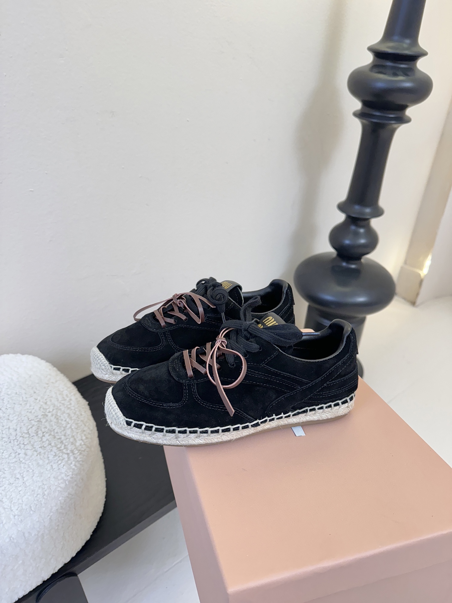 MiuMiu缪缪最新走秀款麻绳编织休闲鞋明星网红种草 国内外博主刷爆的一款 小红书种草系列 复古又时髦上