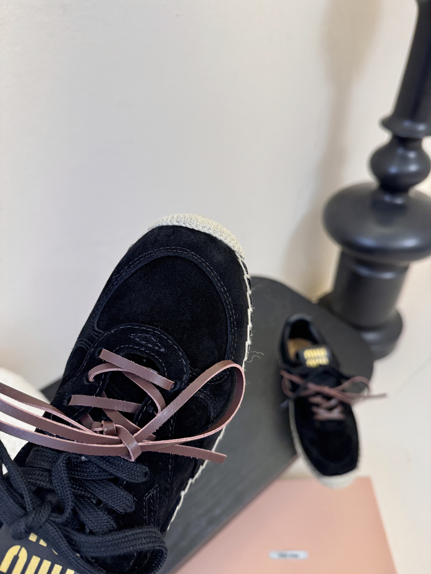 MiuMiu缪缪最新走秀款麻绳编织休闲鞋明星网红种草 国内外博主刷爆的一款 小红书种草系列 复古又时髦上