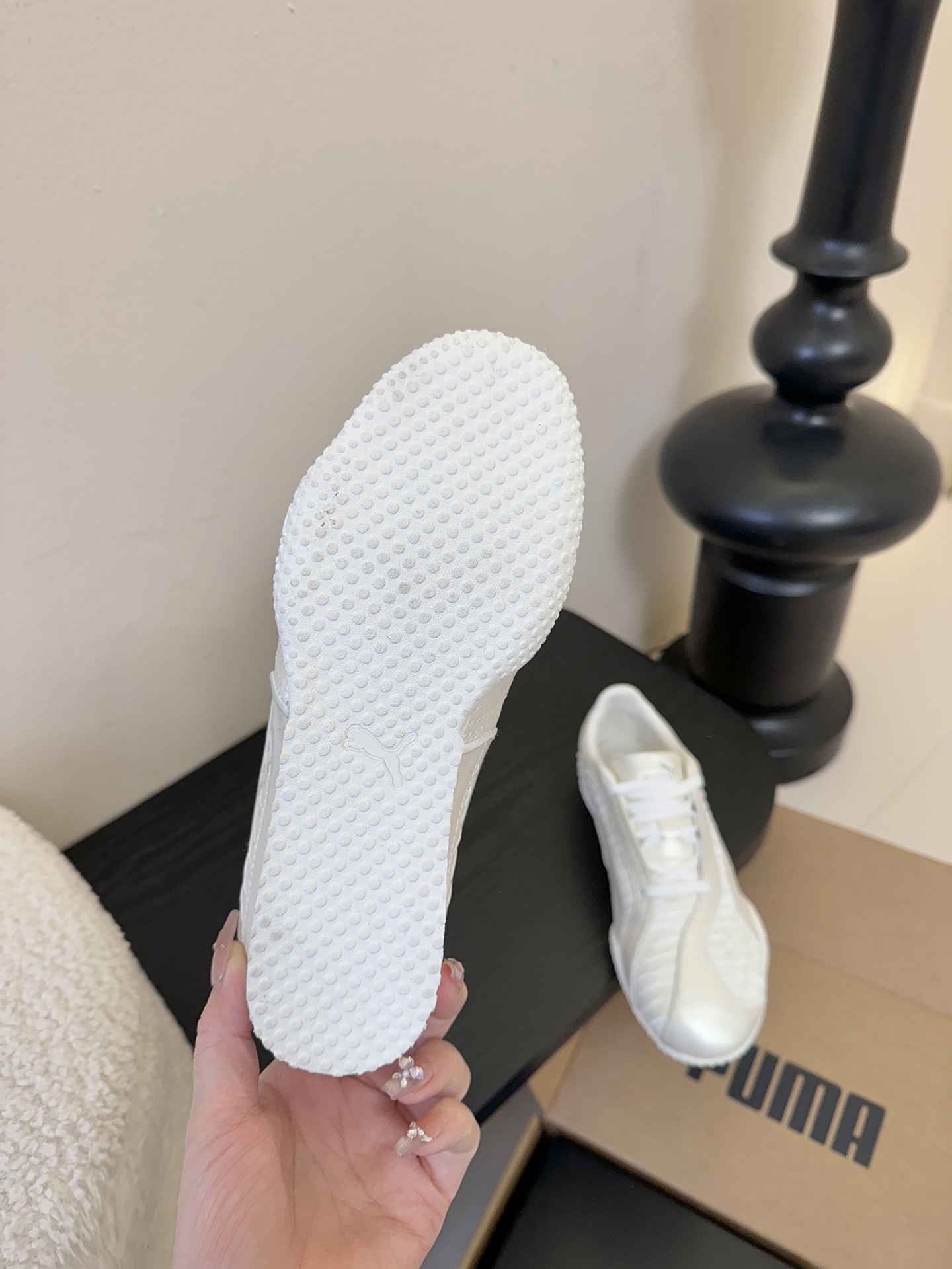 Pum* 25ss 复古褶皱设计运动风休闲鞋走复古足球鞋的设计路线，将经典运动鞋型与现代质感结合，既有复