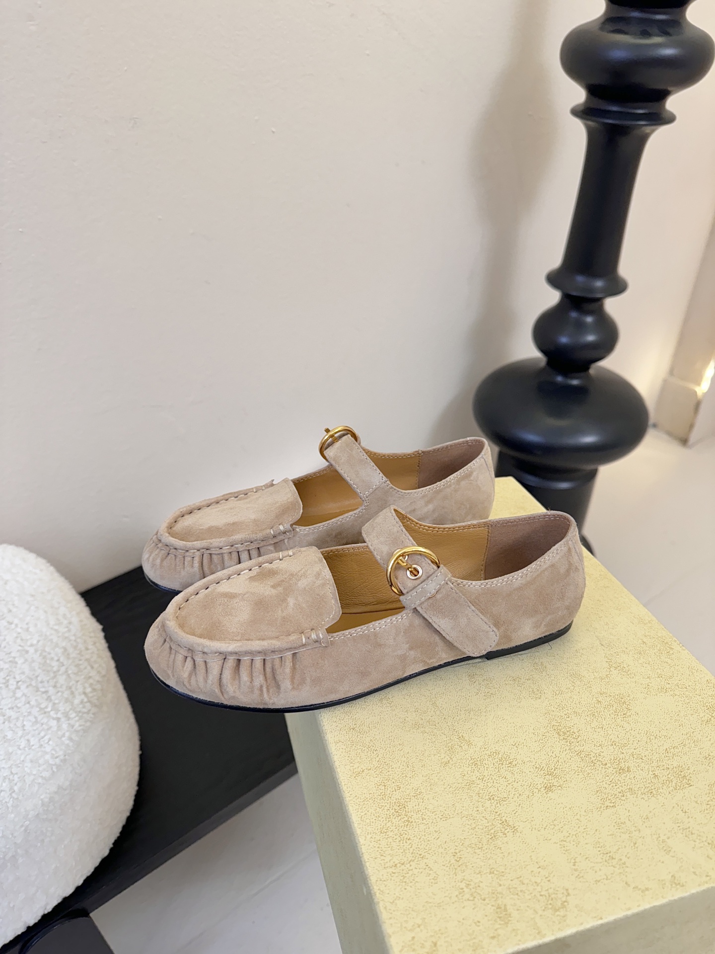 the ro*2026春夏新款简易一字扣带圆头平底鞋玛丽珍单鞋奶奶鞋！简易复古中性风！非常舒服的平底鞋，