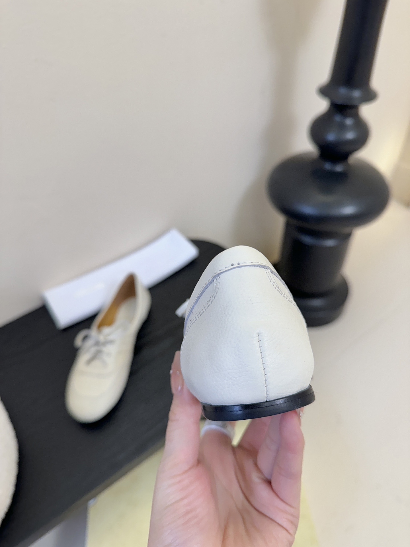 The ro*26春夏新品系带平底圆头乐福鞋单鞋！鞋面设计甜美又显大气，好看也不单调带点复古甜美风随意搭