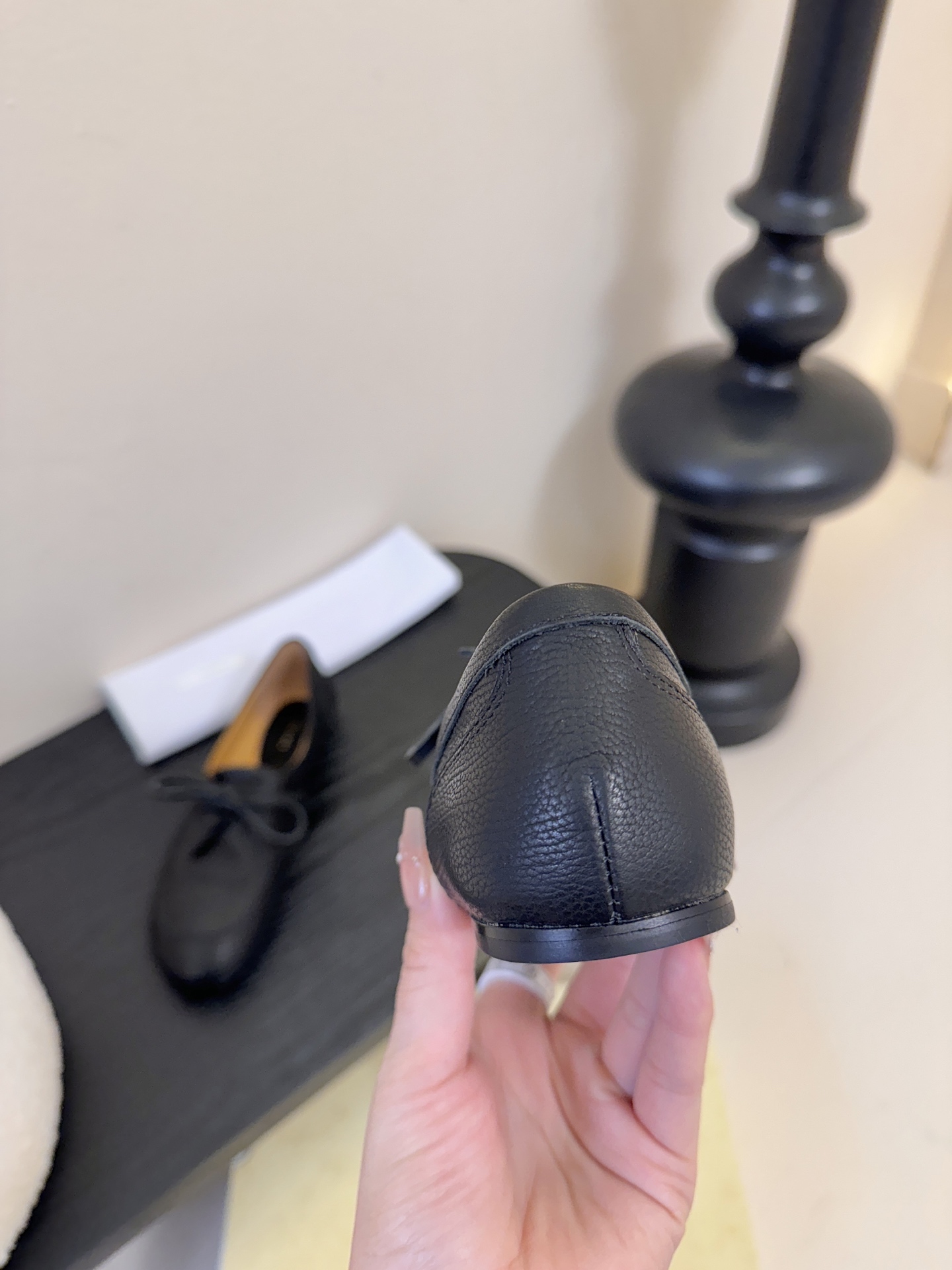 The ro*26春夏新品系带平底圆头乐福鞋单鞋！鞋面设计甜美又显大气，好看也不单调带点复古甜美风随意搭