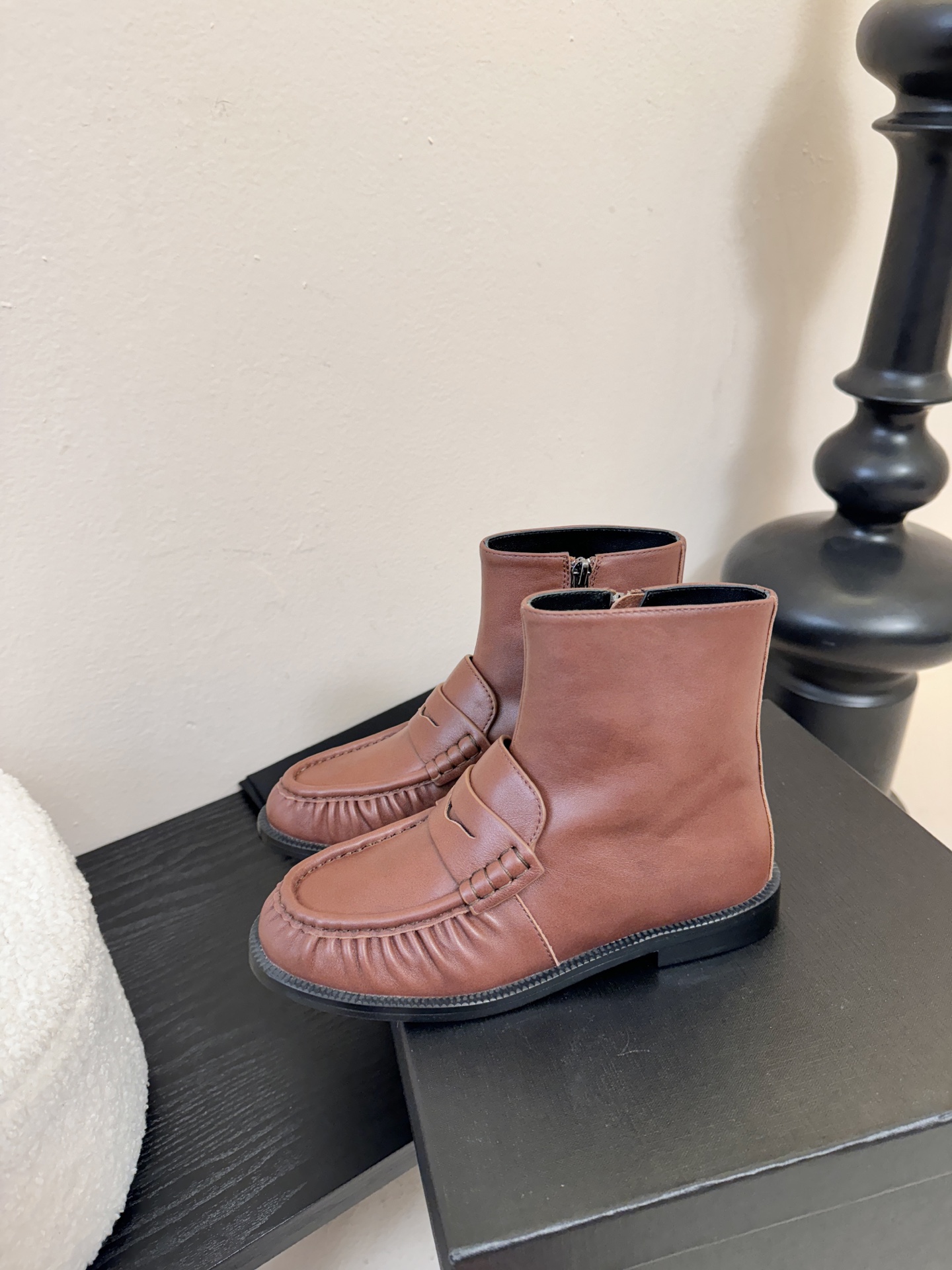 Saint Laurent圣罗兰秋冬最新款布洛克短靴 超多明星时尚博主种草 大小质感与原版完全一致✔️鞋