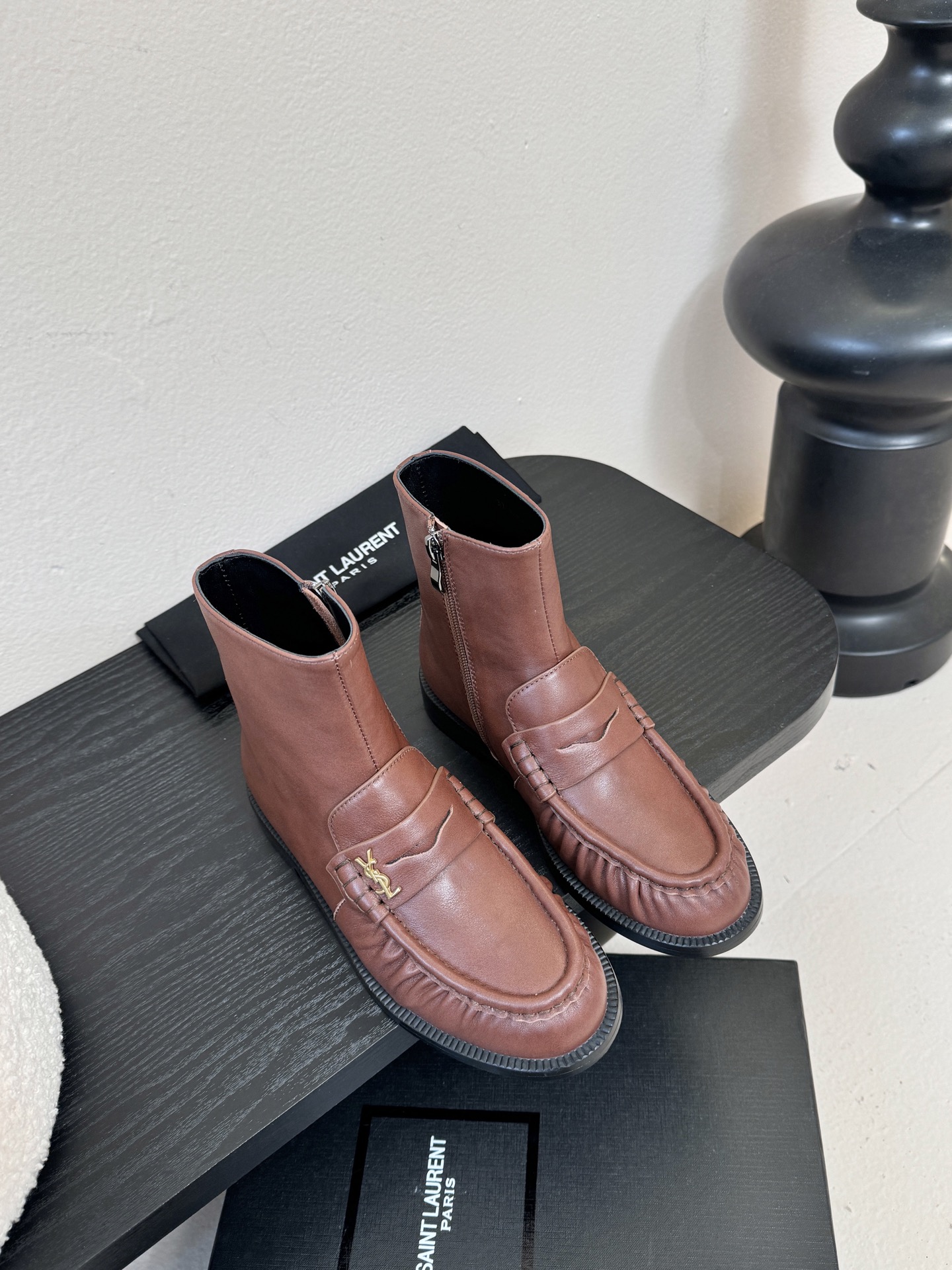 Saint Laurent圣罗兰秋冬最新款布洛克短靴 超多明星时尚博主种草 大小质感与原版完全一致✔️鞋