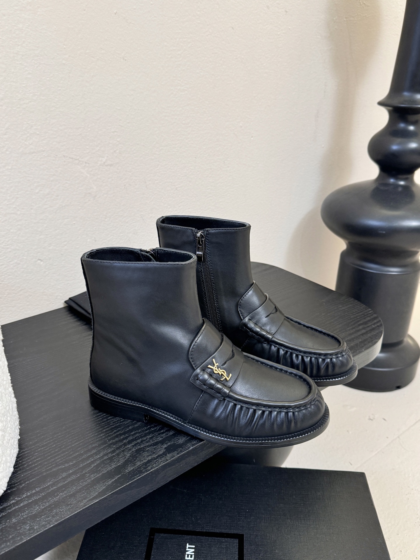 Saint Laurent圣罗兰秋冬最新款布洛克短靴 超多明星时尚博主种草 大小质感与原版完全一致✔️鞋