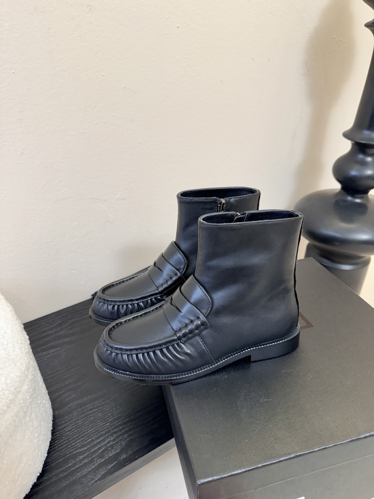 Saint Laurent圣罗兰秋冬最新款布洛克短靴 超多明星时尚博主种草 大小质感与原版完全一致✔️鞋