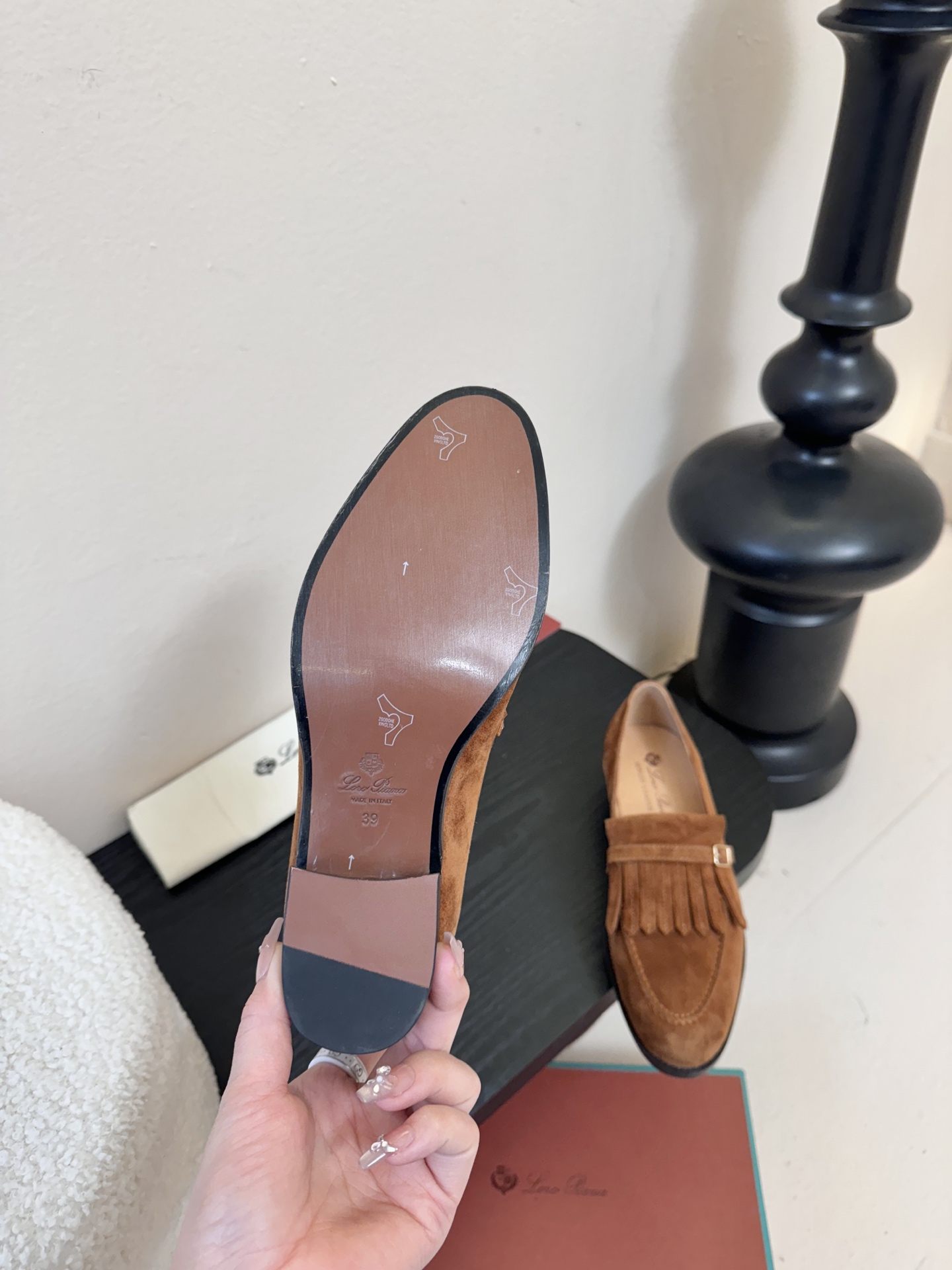 𝐋𝐨𝐫𝐨 𝐏𝐢𝐚𝐧𝐚/诺悠翩雅 LP就是传说走两万步都不会累脚的乐福鞋 ，原厂皮鞋面特别高级 不是国产皮