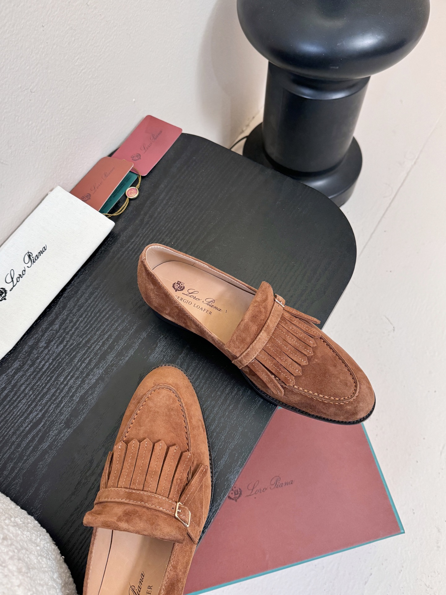 𝐋𝐨𝐫𝐨 𝐏𝐢𝐚𝐧𝐚/诺悠翩雅 LP就是传说走两万步都不会累脚的乐福鞋 ，原厂皮鞋面特别高级 不是国产皮