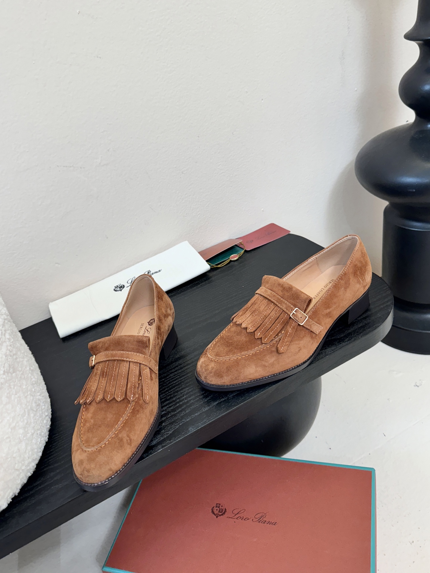 𝐋𝐨𝐫𝐨 𝐏𝐢𝐚𝐧𝐚/诺悠翩雅 LP就是传说走两万步都不会累脚的乐福鞋 ，原厂皮鞋面特别高级 不是国产皮