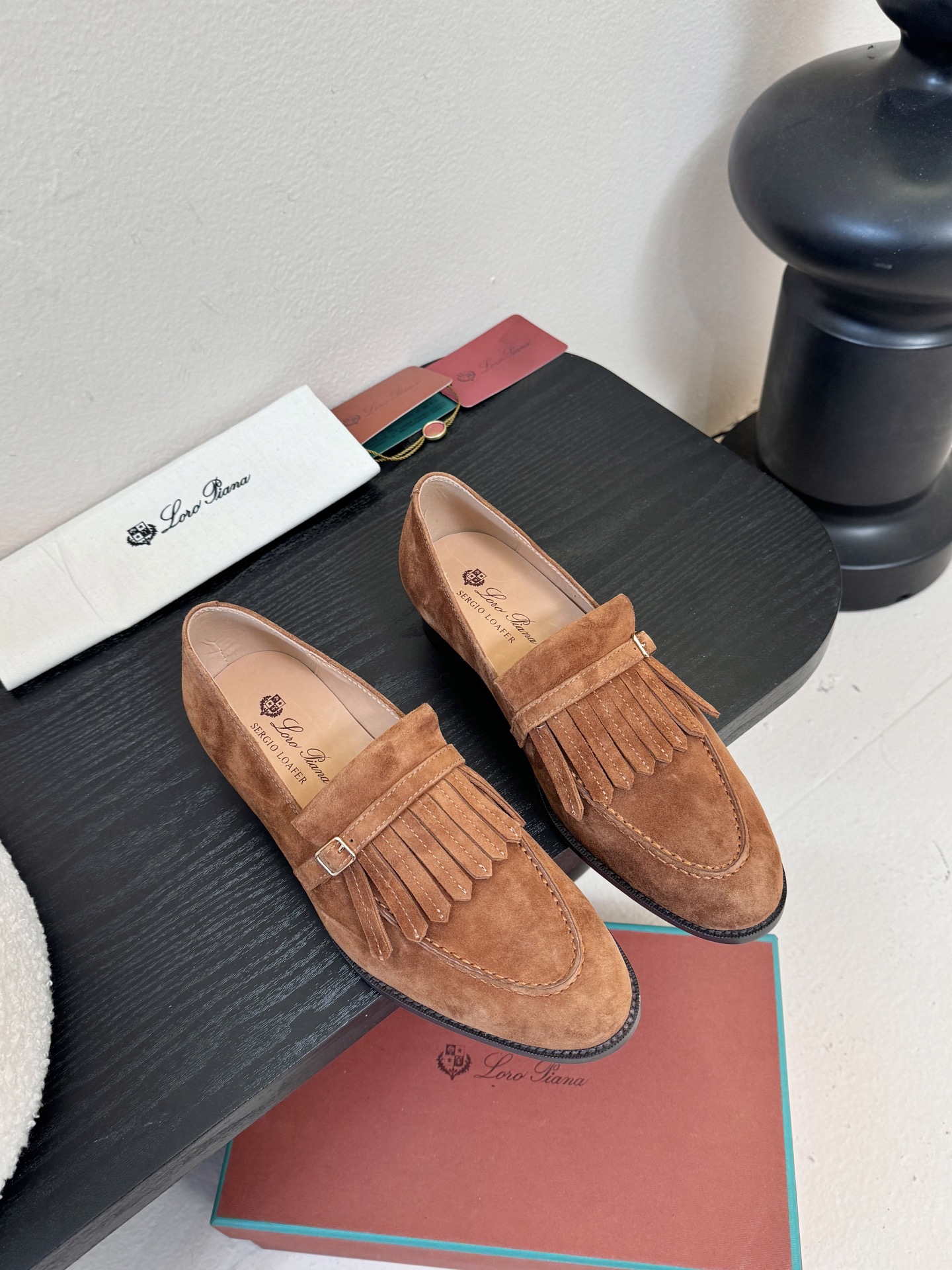 𝐋𝐨𝐫𝐨 𝐏𝐢𝐚𝐧𝐚/诺悠翩雅 LP就是传说走两万步都不会累脚的乐福鞋 ，原厂皮鞋面特别高级 不是国产皮