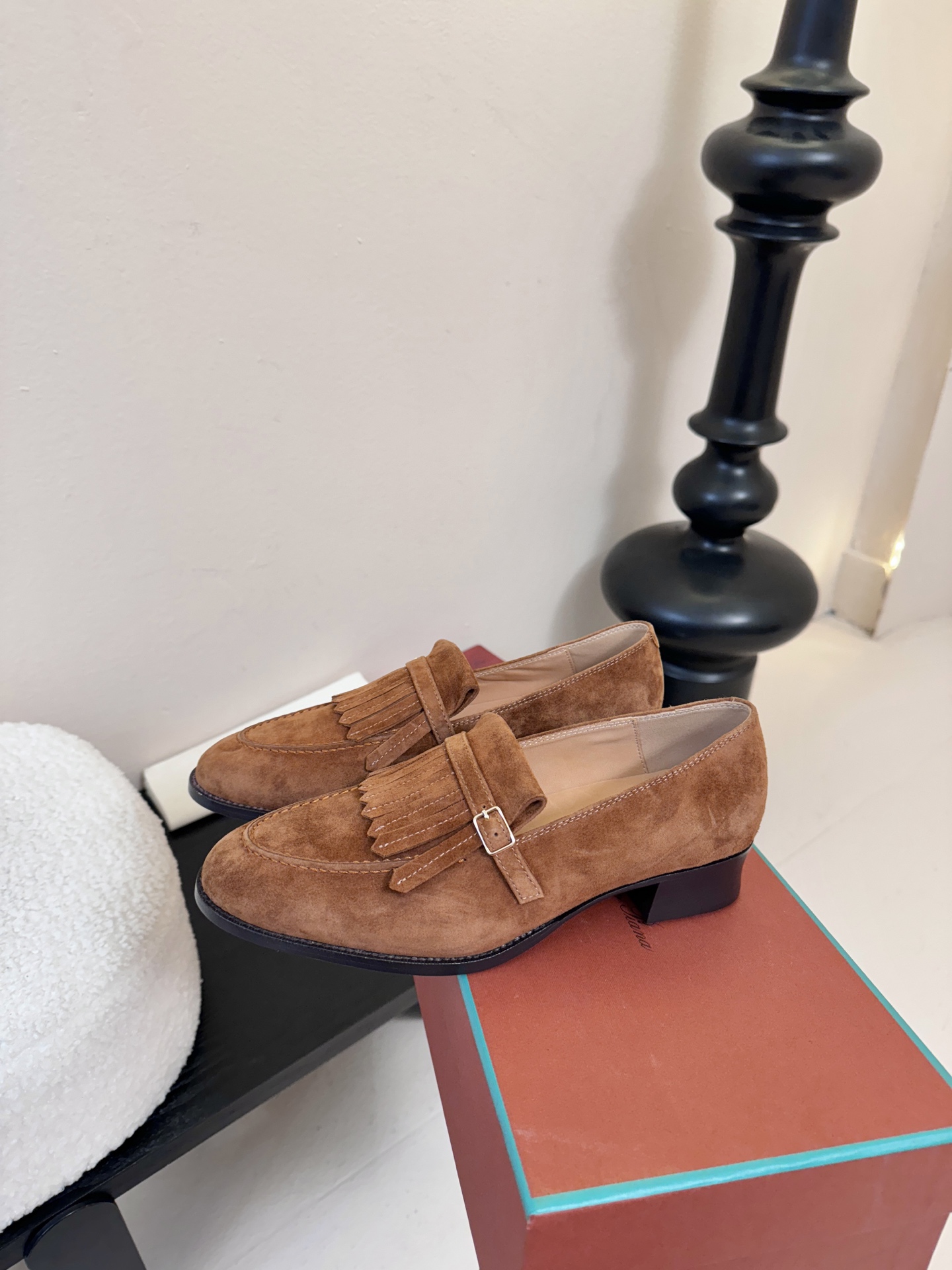 𝐋𝐨𝐫𝐨 𝐏𝐢𝐚𝐧𝐚/诺悠翩雅 LP就是传说走两万步都不会累脚的乐福鞋 ，原厂皮鞋面特别高级 不是国产皮