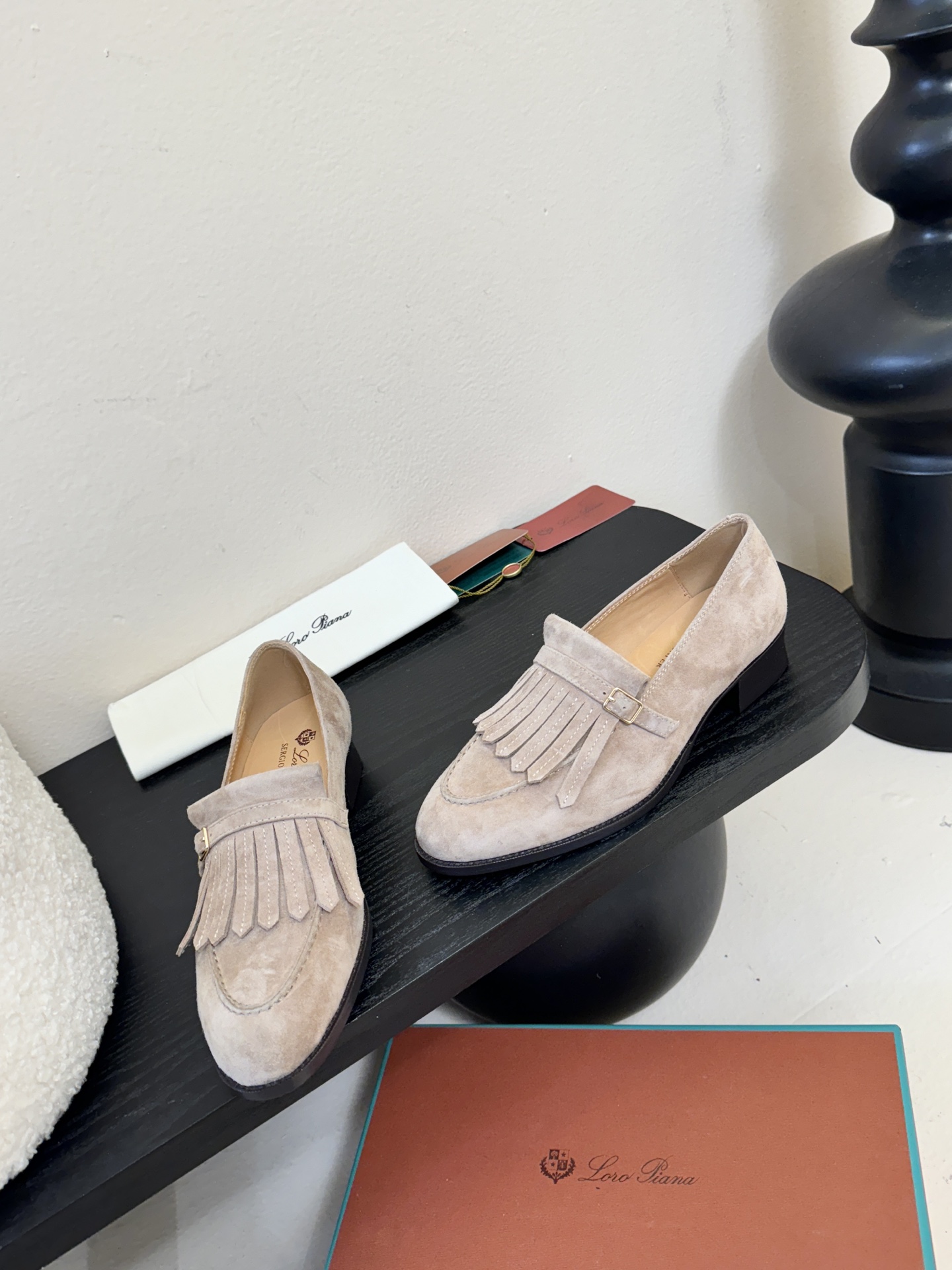 𝐋𝐨𝐫𝐨 𝐏𝐢𝐚𝐧𝐚/诺悠翩雅 LP就是传说走两万步都不会累脚的乐福鞋 ，原厂皮鞋面特别高级 不是国产皮