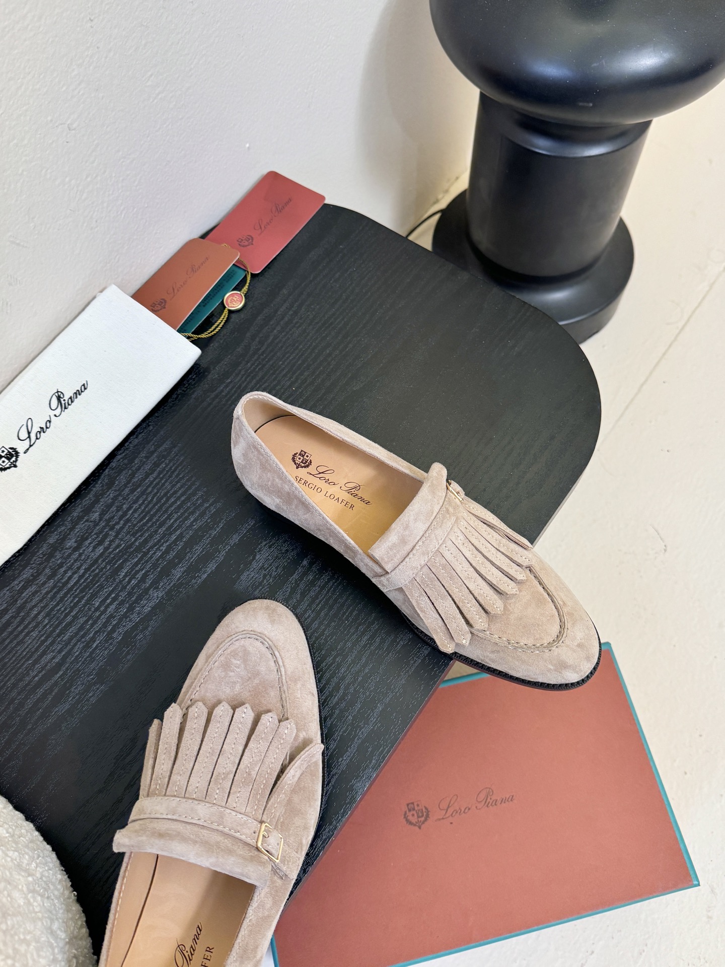 𝐋𝐨𝐫𝐨 𝐏𝐢𝐚𝐧𝐚/诺悠翩雅 LP就是传说走两万步都不会累脚的乐福鞋 ，原厂皮鞋面特别高级 不是国产皮