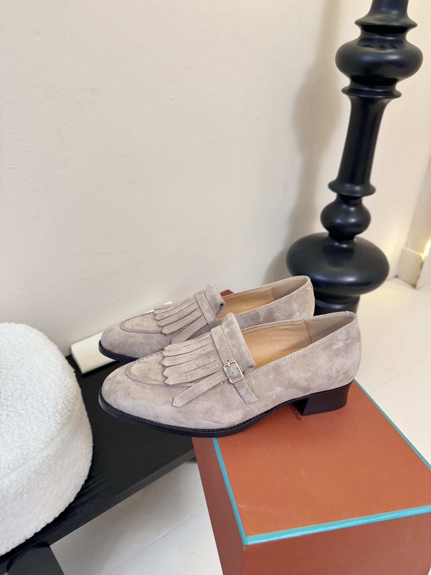 𝐋𝐨𝐫𝐨 𝐏𝐢𝐚𝐧𝐚/诺悠翩雅 LP就是传说走两万步都不会累脚的乐福鞋 ，原厂皮鞋面特别高级 不是国产皮