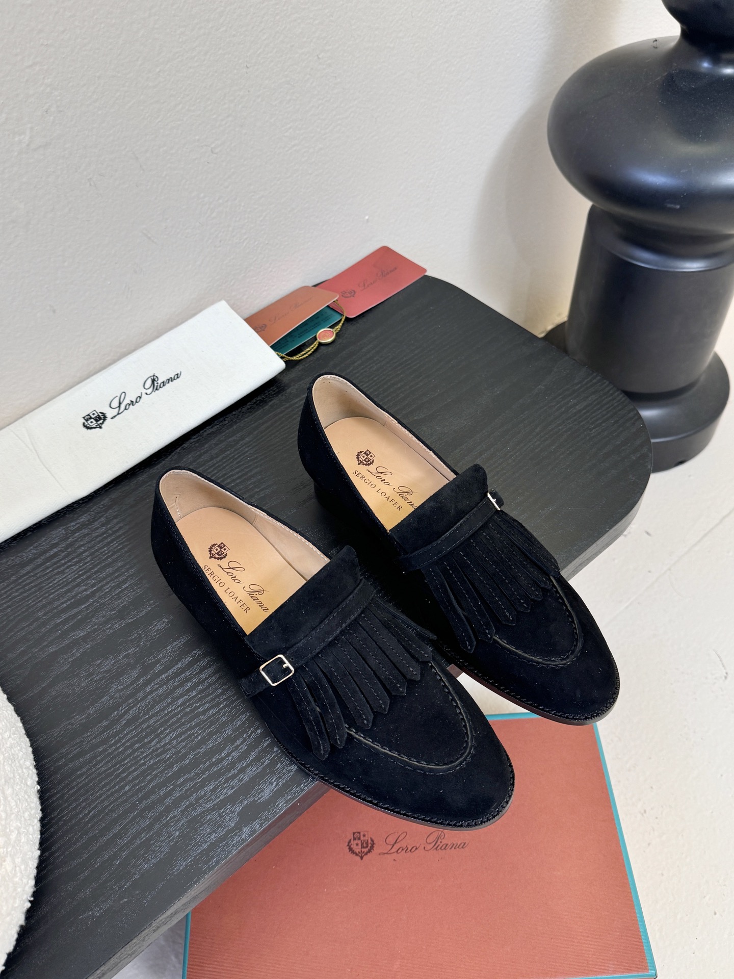 𝐋𝐨𝐫𝐨 𝐏𝐢𝐚𝐧𝐚/诺悠翩雅 LP就是传说走两万步都不会累脚的乐福鞋 ，原厂皮鞋面特别高级 不是国产皮