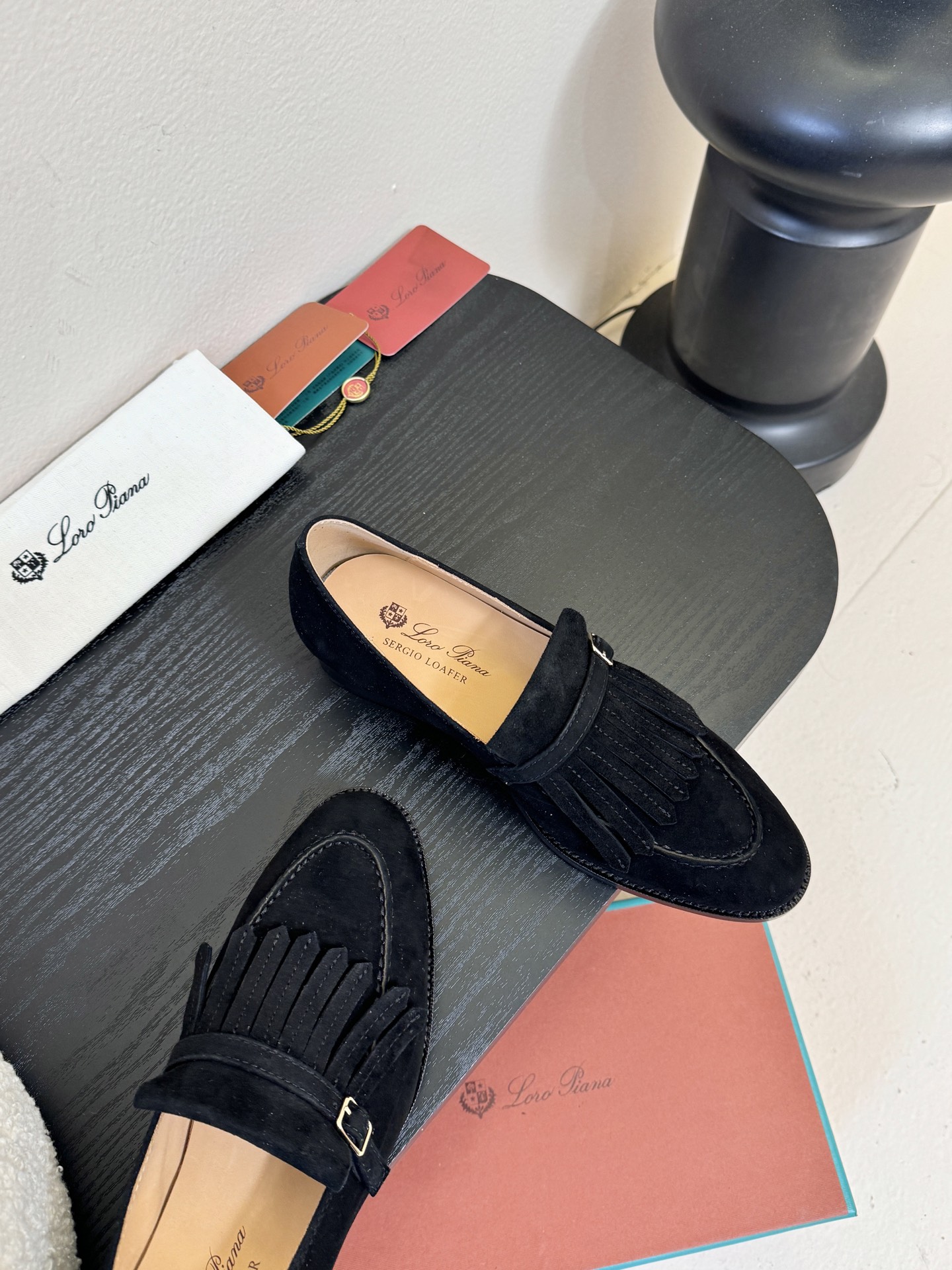 𝐋𝐨𝐫𝐨 𝐏𝐢𝐚𝐧𝐚/诺悠翩雅 LP就是传说走两万步都不会累脚的乐福鞋 ，原厂皮鞋面特别高级 不是国产皮