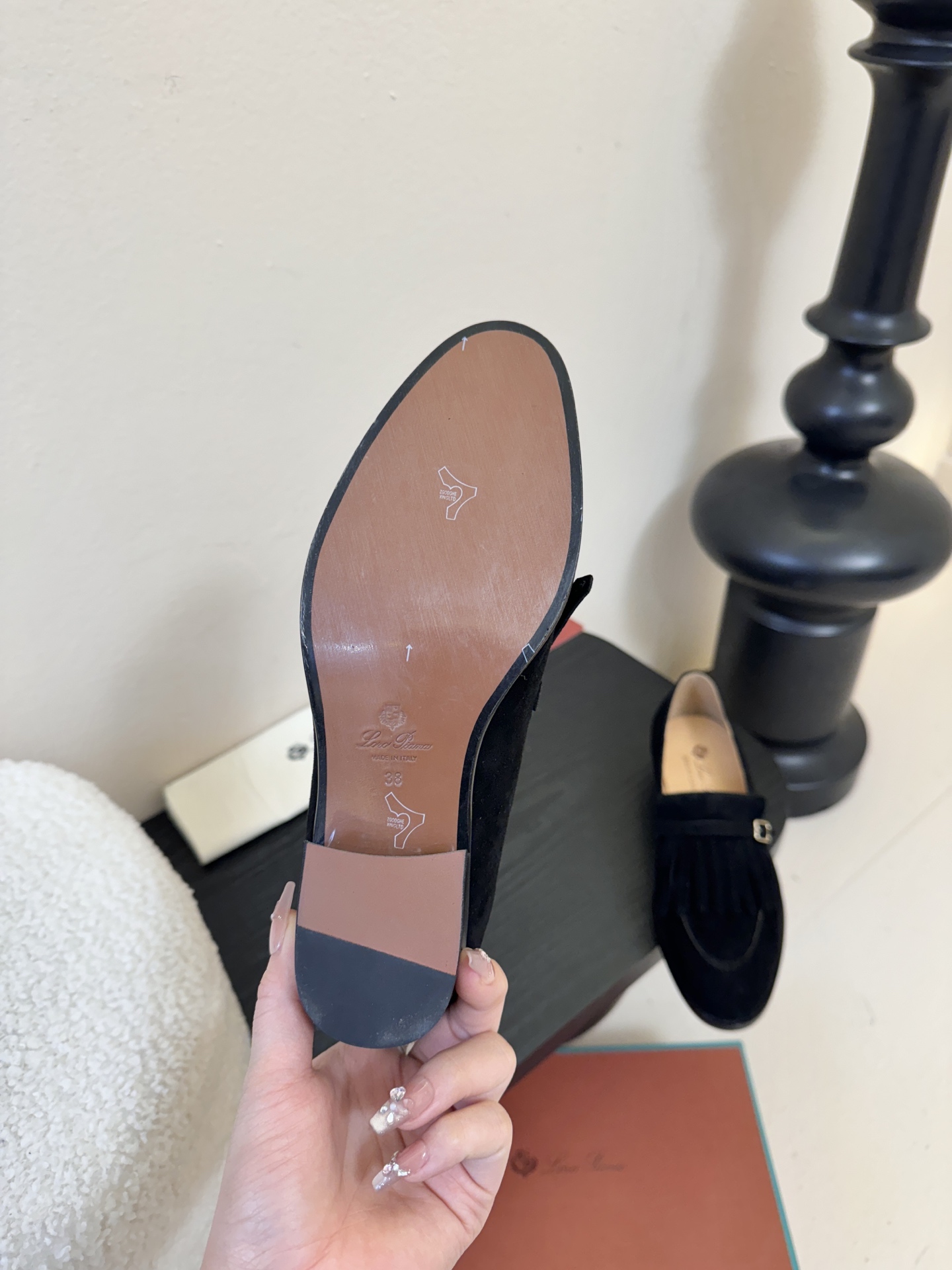 𝐋𝐨𝐫𝐨 𝐏𝐢𝐚𝐧𝐚/诺悠翩雅 LP就是传说走两万步都不会累脚的乐福鞋 ，原厂皮鞋面特别高级 不是国产皮