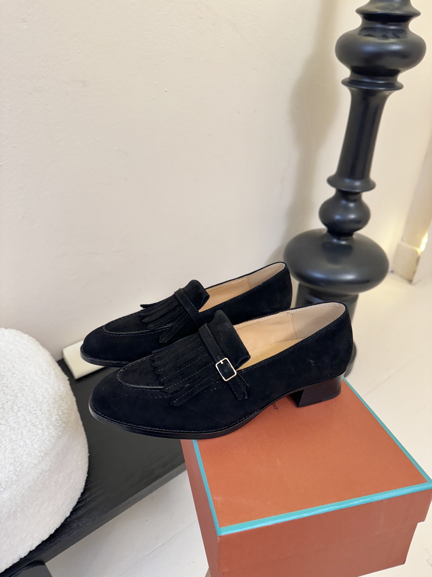 𝐋𝐨𝐫𝐨 𝐏𝐢𝐚𝐧𝐚/诺悠翩雅 LP就是传说走两万步都不会累脚的乐福鞋 ，原厂皮鞋面特别高级 不是国产皮