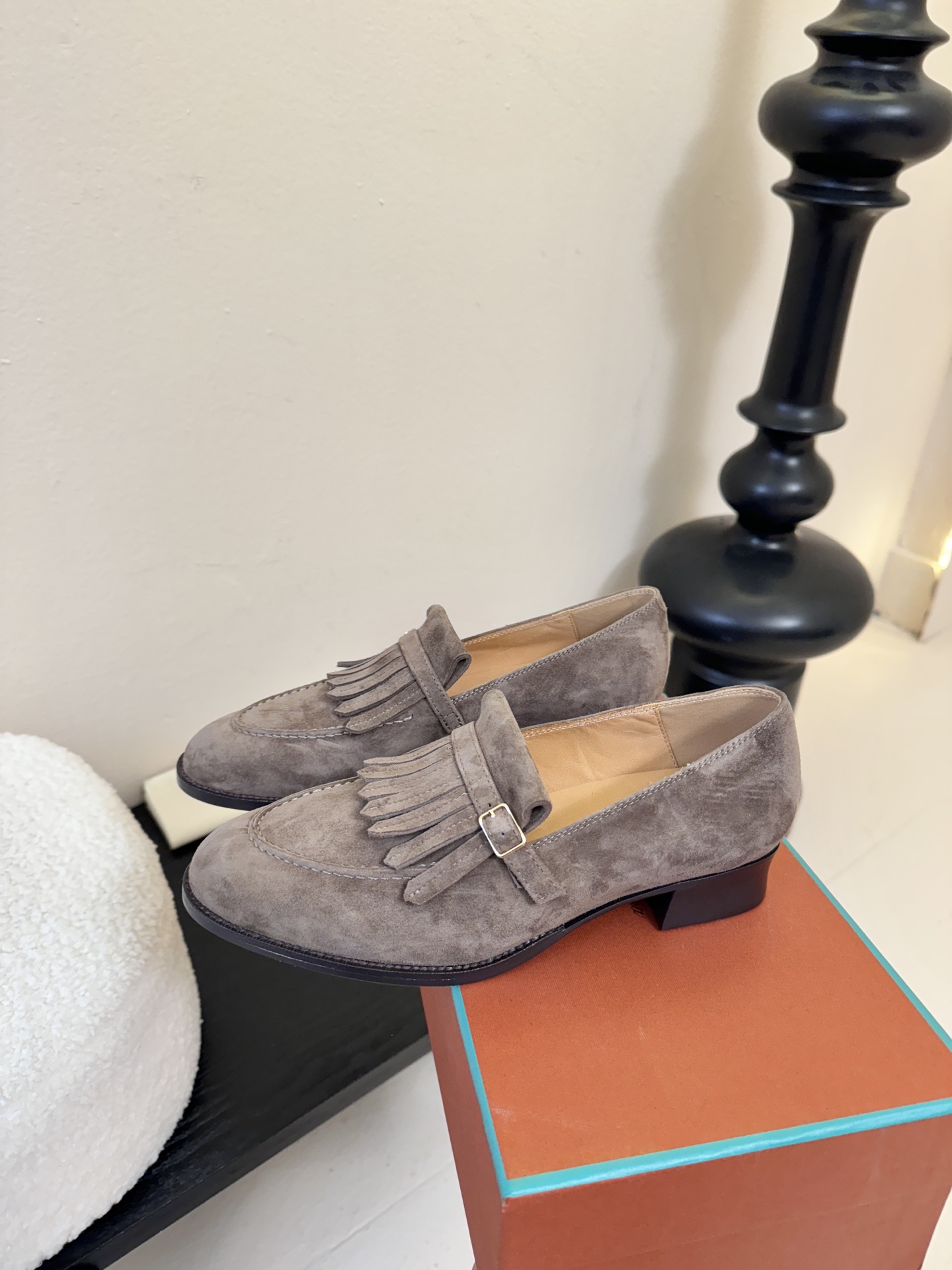 𝐋𝐨𝐫𝐨 𝐏𝐢𝐚𝐧𝐚/诺悠翩雅 LP就是传说走两万步都不会累脚的乐福鞋 ，原厂皮鞋面特别高级 不是国产皮