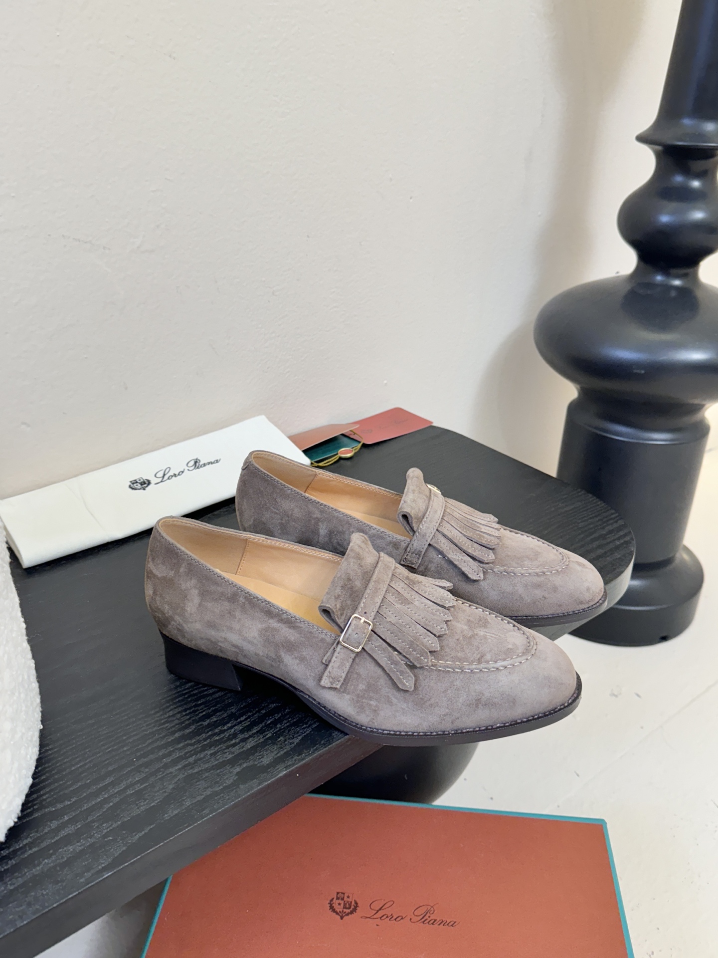 𝐋𝐨𝐫𝐨 𝐏𝐢𝐚𝐧𝐚/诺悠翩雅 LP就是传说走两万步都不会累脚的乐福鞋 ，原厂皮鞋面特别高级 不是国产皮