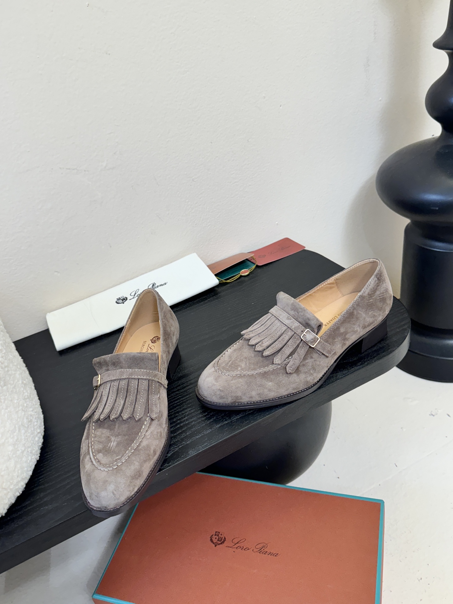 𝐋𝐨𝐫𝐨 𝐏𝐢𝐚𝐧𝐚/诺悠翩雅 LP就是传说走两万步都不会累脚的乐福鞋 ，原厂皮鞋面特别高级 不是国产皮