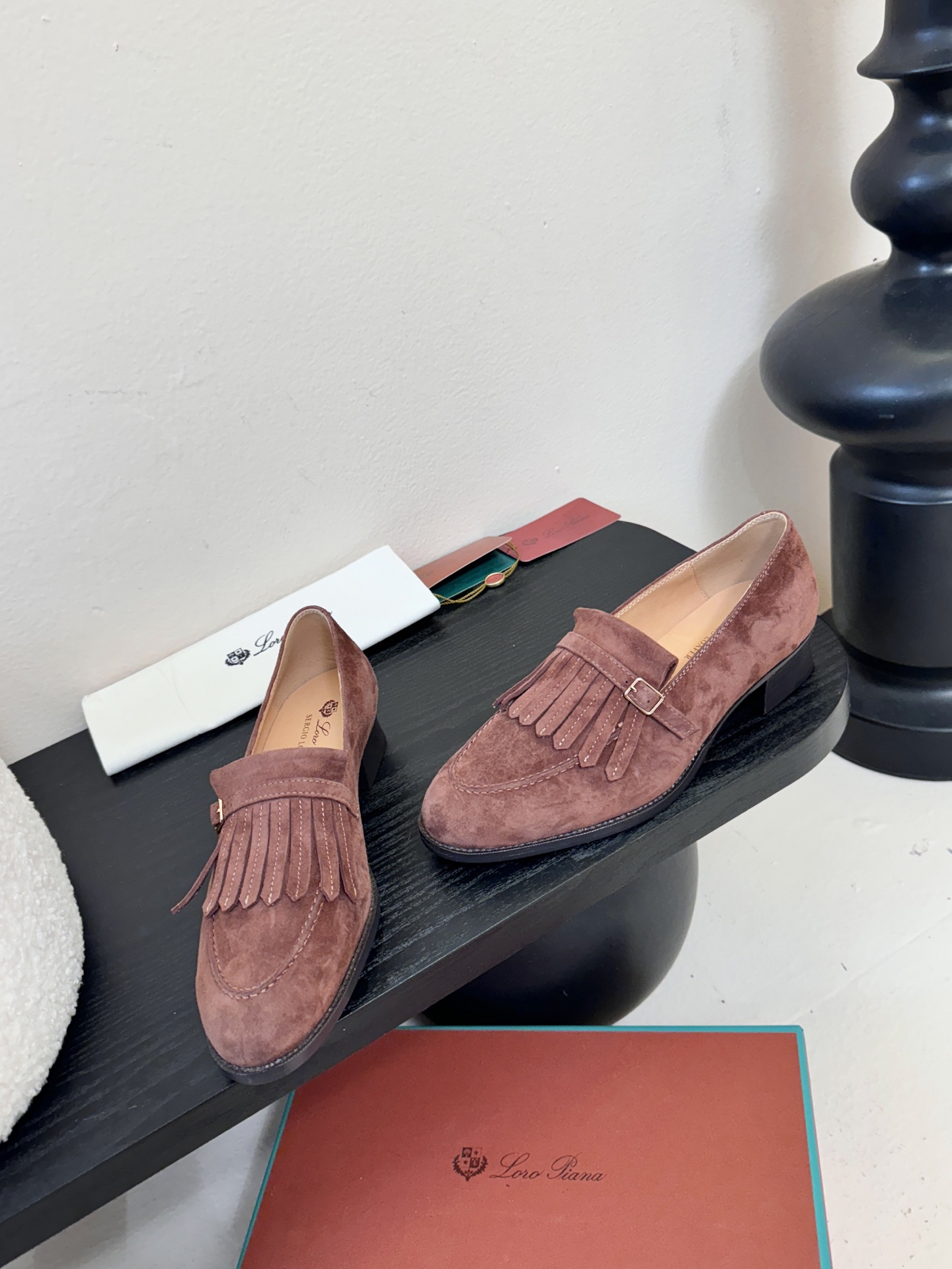 𝐋𝐨𝐫𝐨 𝐏𝐢𝐚𝐧𝐚/诺悠翩雅 LP就是传说走两万步都不会累脚的乐福鞋 ，原厂皮鞋面特别高级 不是国产皮