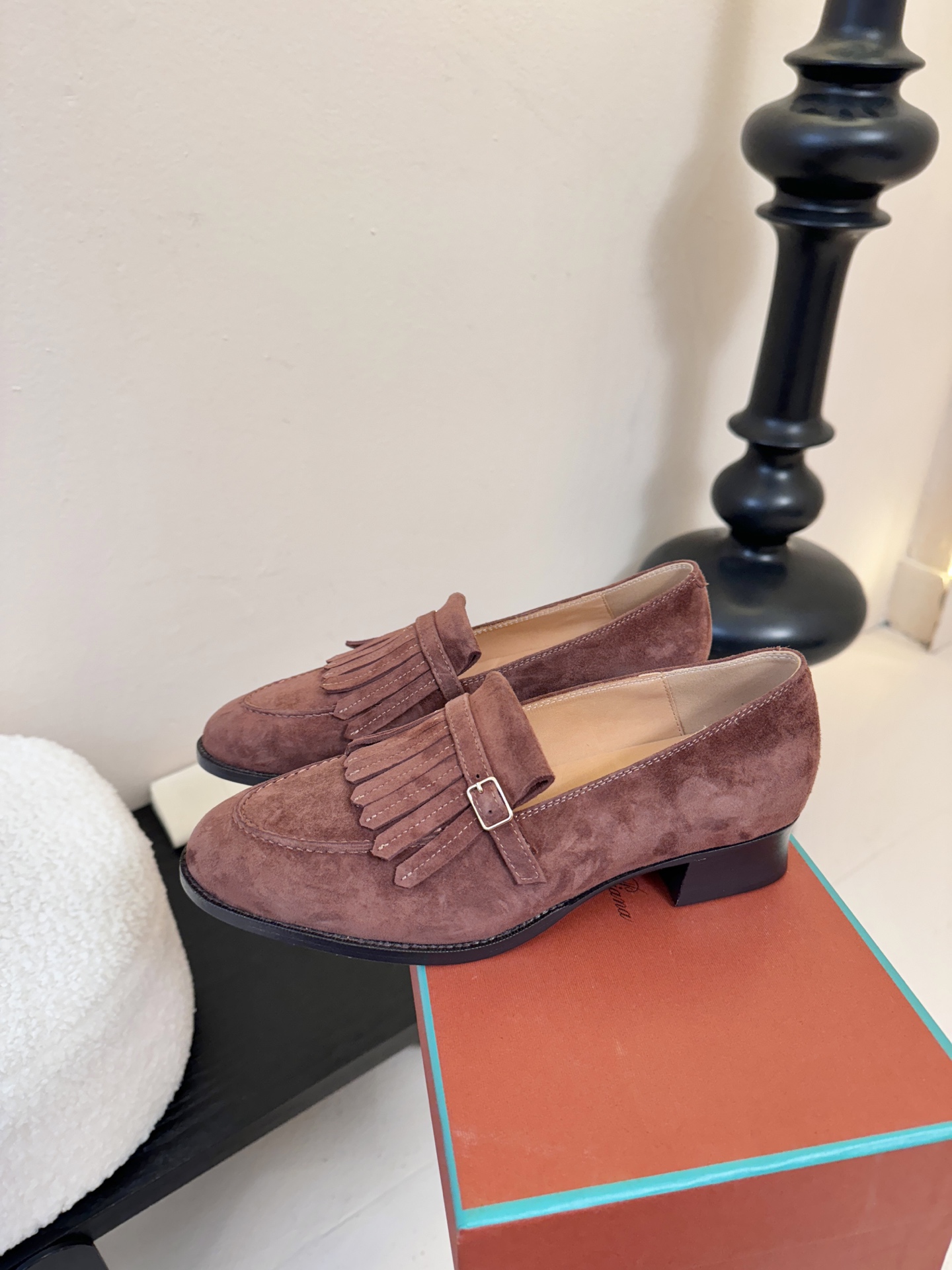 𝐋𝐨𝐫𝐨 𝐏𝐢𝐚𝐧𝐚/诺悠翩雅 LP就是传说走两万步都不会累脚的乐福鞋 ，原厂皮鞋面特别高级 不是国产皮