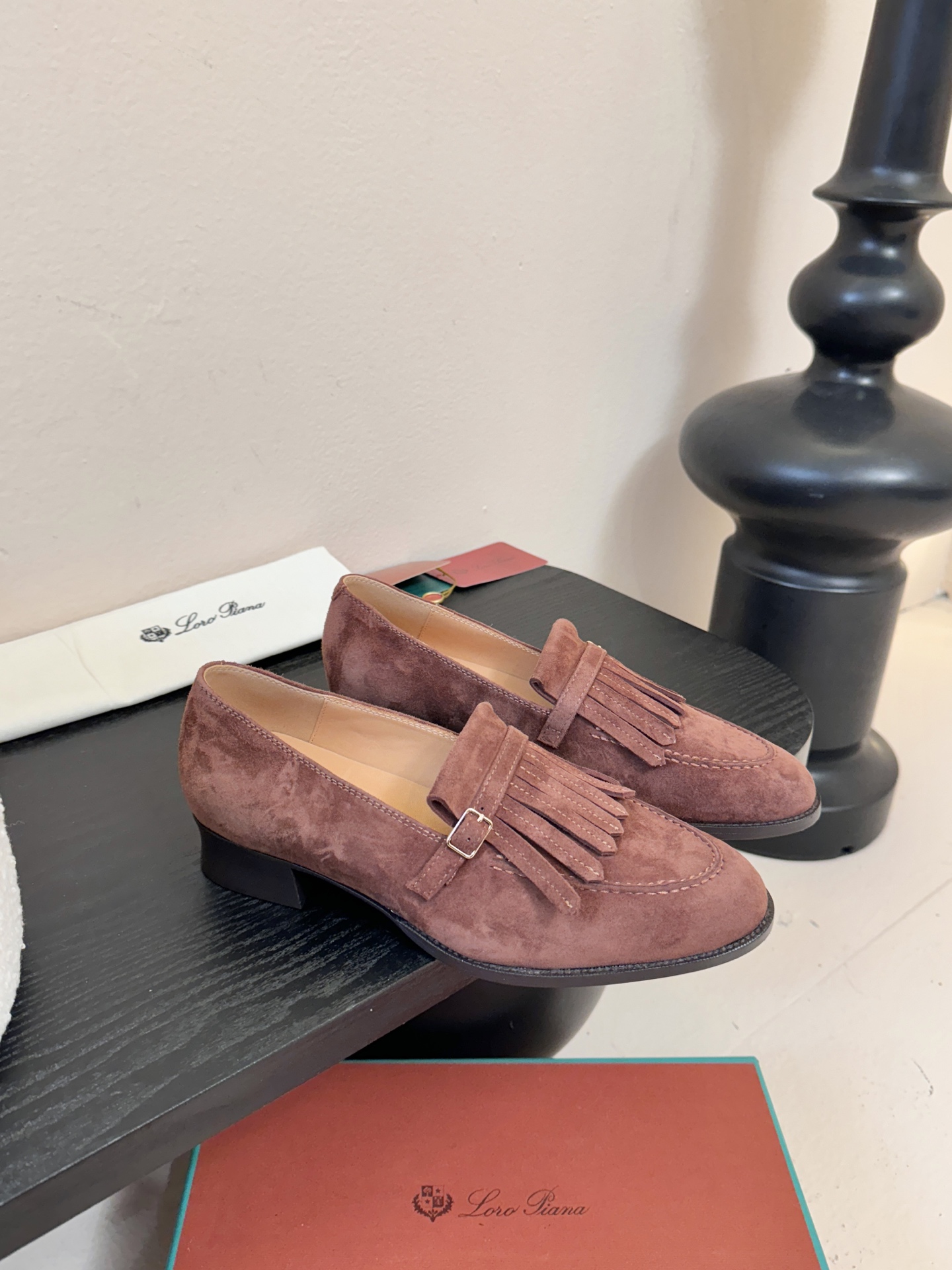 𝐋𝐨𝐫𝐨 𝐏𝐢𝐚𝐧𝐚/诺悠翩雅 LP就是传说走两万步都不会累脚的乐福鞋 ，原厂皮鞋面特别高级 不是国产皮