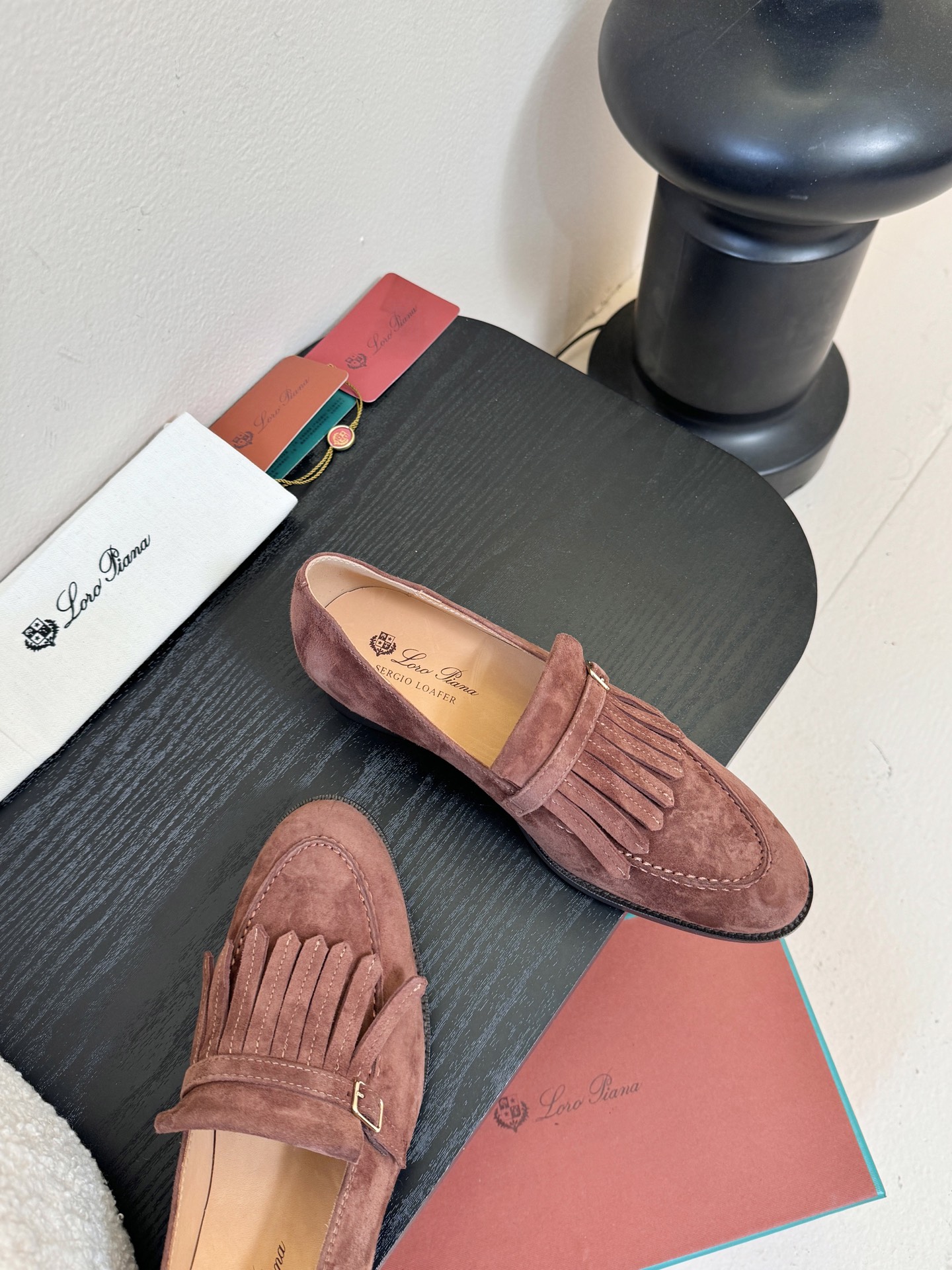 𝐋𝐨𝐫𝐨 𝐏𝐢𝐚𝐧𝐚/诺悠翩雅 LP就是传说走两万步都不会累脚的乐福鞋 ，原厂皮鞋面特别高级 不是国产皮