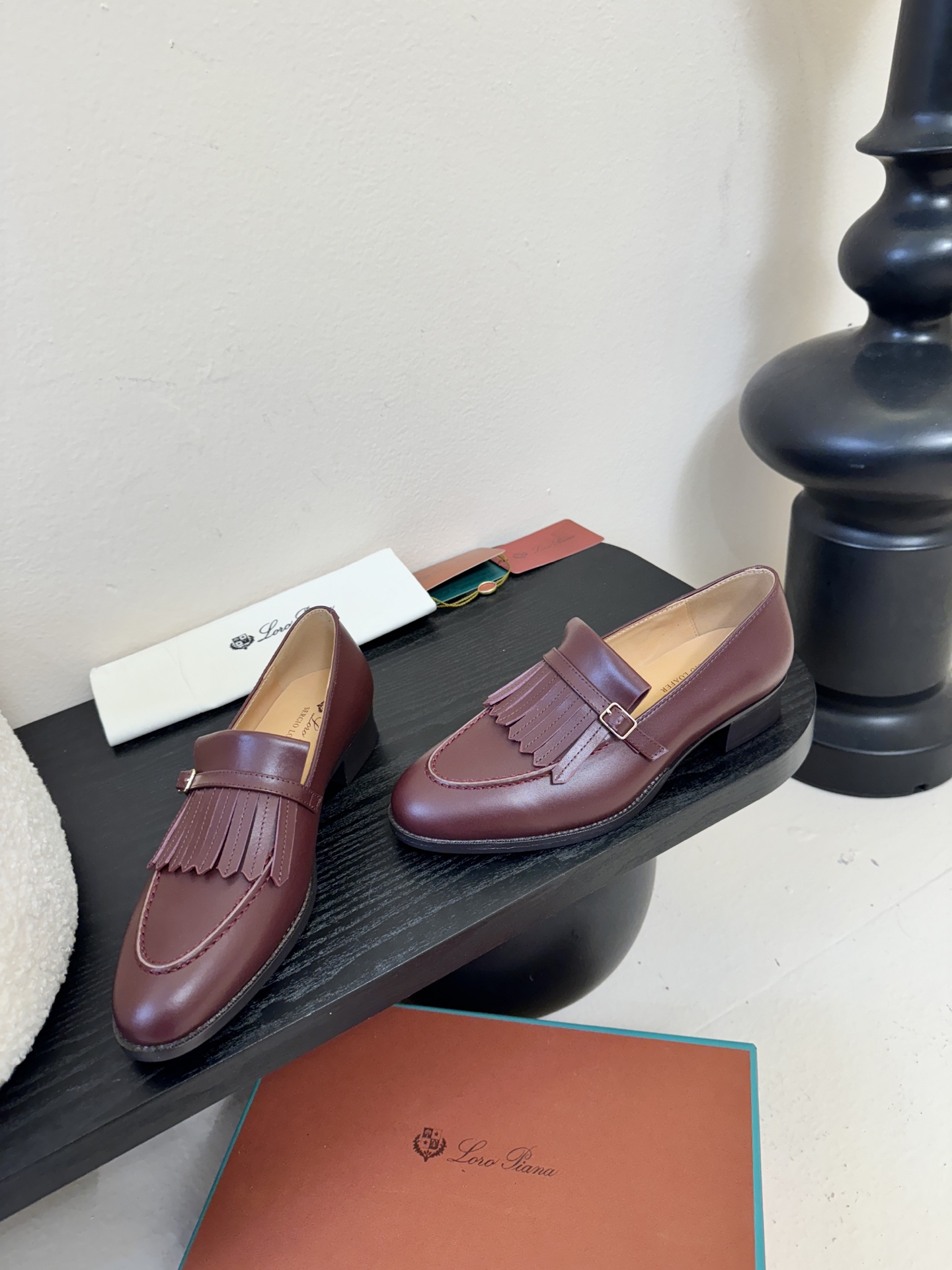 𝐋𝐨𝐫𝐨 𝐏𝐢𝐚𝐧𝐚/诺悠翩雅 LP就是传说走两万步都不会累脚的乐福鞋 ，原厂皮鞋面特别高级 不是国产皮