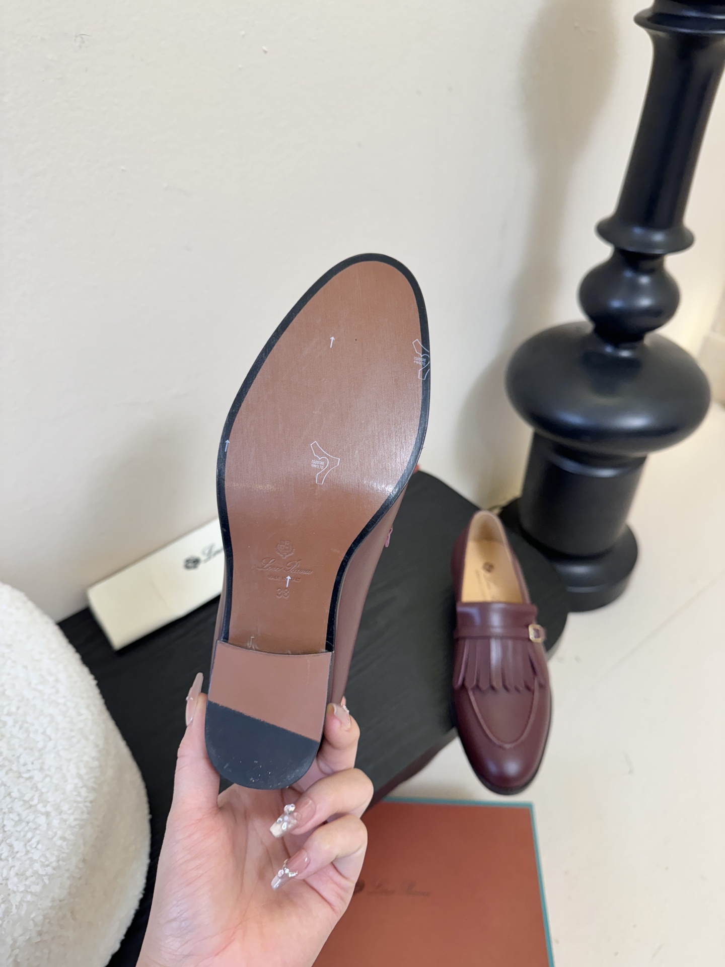 𝐋𝐨𝐫𝐨 𝐏𝐢𝐚𝐧𝐚/诺悠翩雅 LP就是传说走两万步都不会累脚的乐福鞋 ，原厂皮鞋面特别高级 不是国产皮