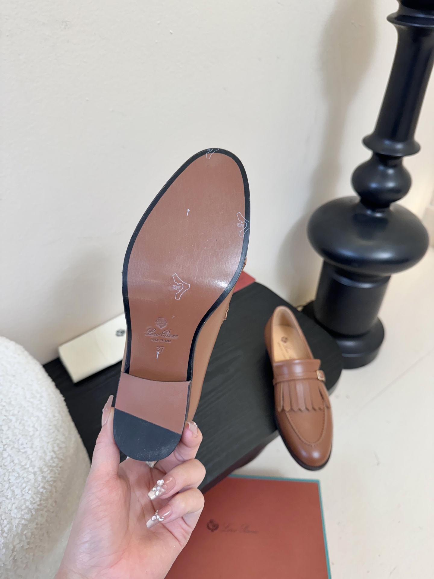 𝐋𝐨𝐫𝐨 𝐏𝐢𝐚𝐧𝐚/诺悠翩雅 LP就是传说走两万步都不会累脚的乐福鞋 ，原厂皮鞋面特别高级 不是国产皮