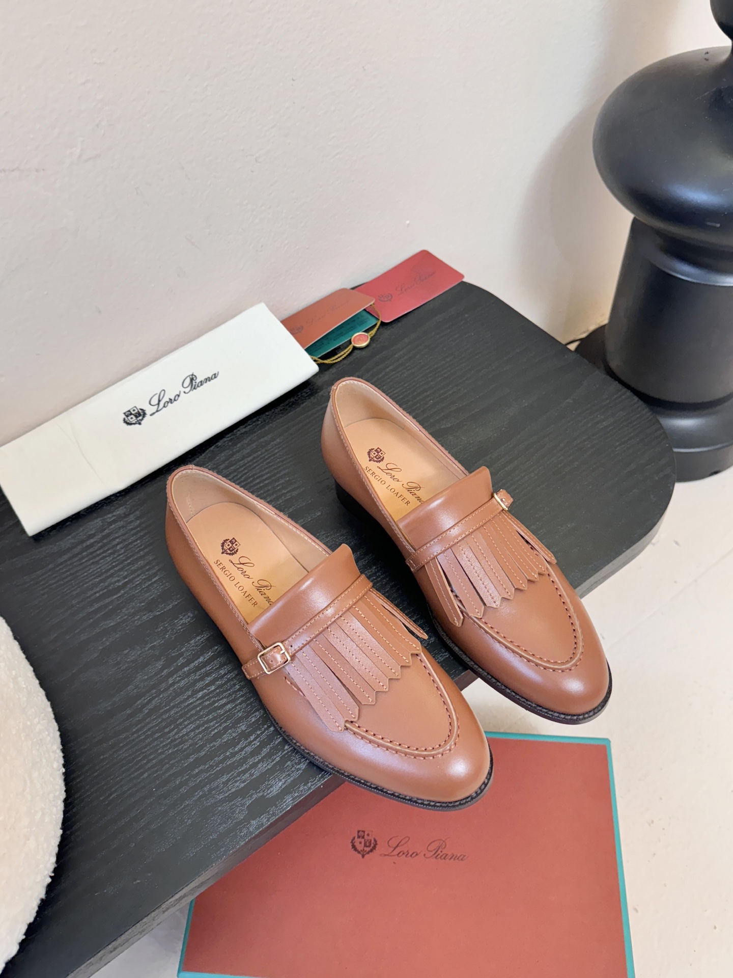 𝐋𝐨𝐫𝐨 𝐏𝐢𝐚𝐧𝐚/诺悠翩雅 LP就是传说走两万步都不会累脚的乐福鞋 ，原厂皮鞋面特别高级 不是国产皮