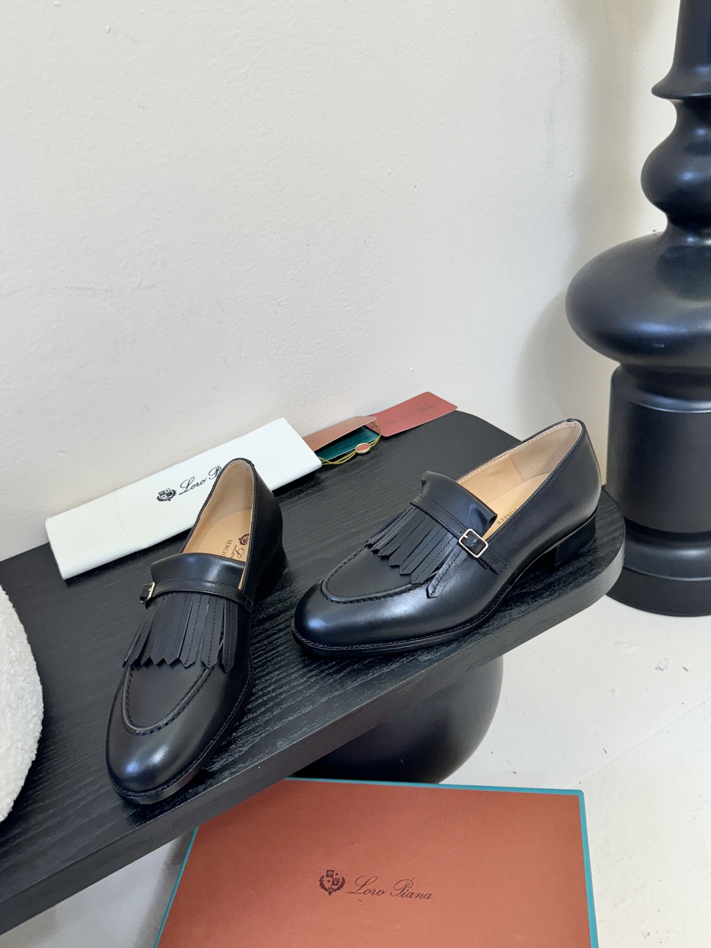 𝐋𝐨𝐫𝐨 𝐏𝐢𝐚𝐧𝐚/诺悠翩雅 LP就是传说走两万步都不会累脚的乐福鞋 ，原厂皮鞋面特别高级 不是国产皮