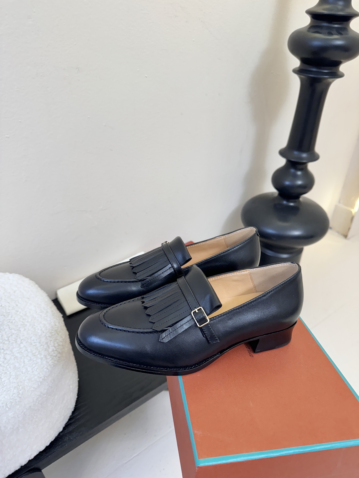 𝐋𝐨𝐫𝐨 𝐏𝐢𝐚𝐧𝐚/诺悠翩雅 LP就是传说走两万步都不会累脚的乐福鞋 ，原厂皮鞋面特别高级 不是国产皮