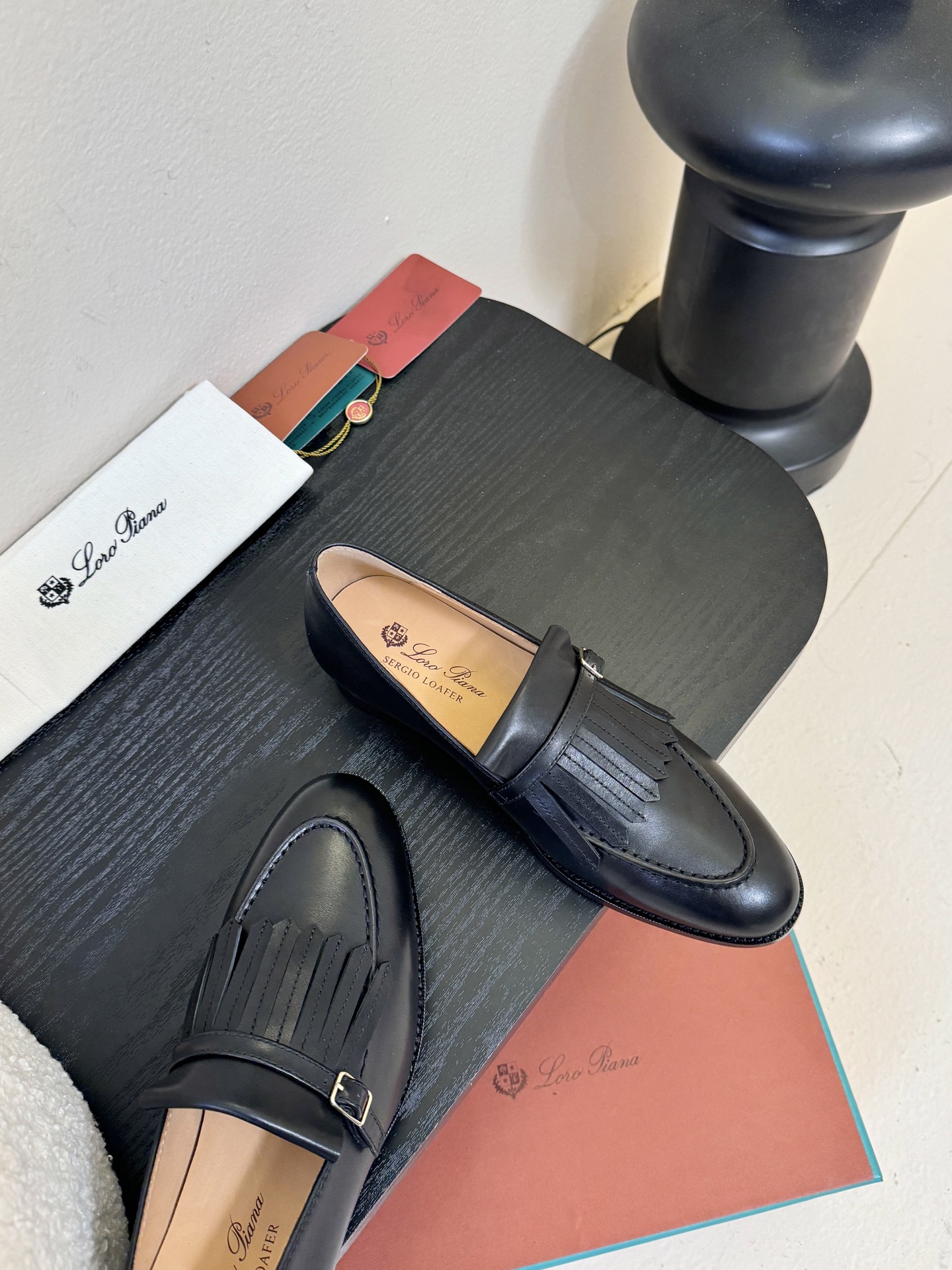 𝐋𝐨𝐫𝐨 𝐏𝐢𝐚𝐧𝐚/诺悠翩雅 LP就是传说走两万步都不会累脚的乐福鞋 ，原厂皮鞋面特别高级 不是国产皮