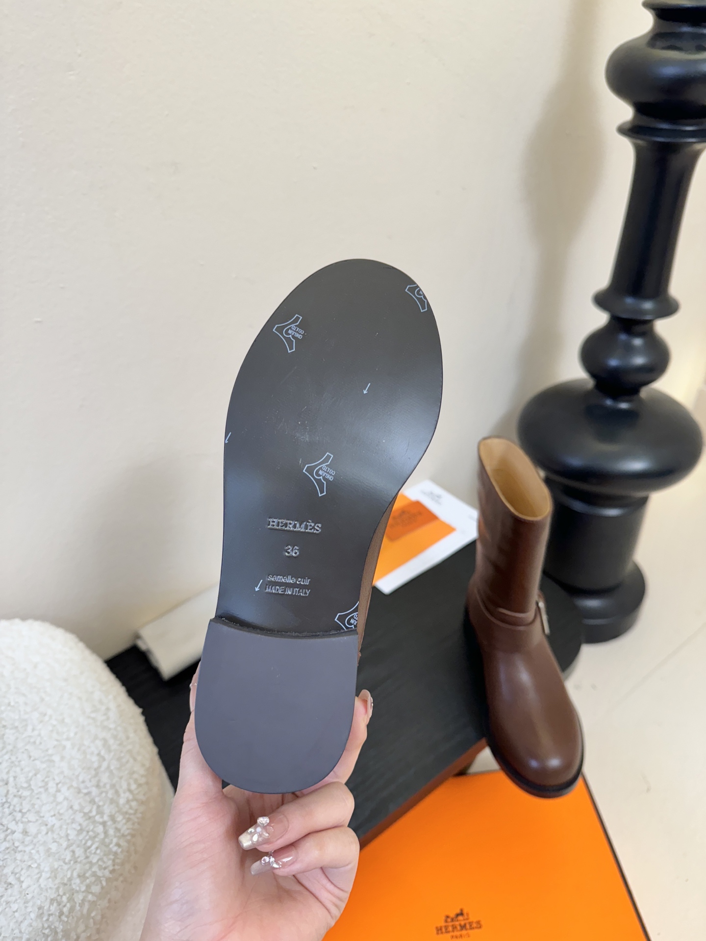 Hermes/爱马仕H家F032 25ss秋冬新款平底英伦风短靴马丁靴经典马丁风格设计，经典耐看！原版楦