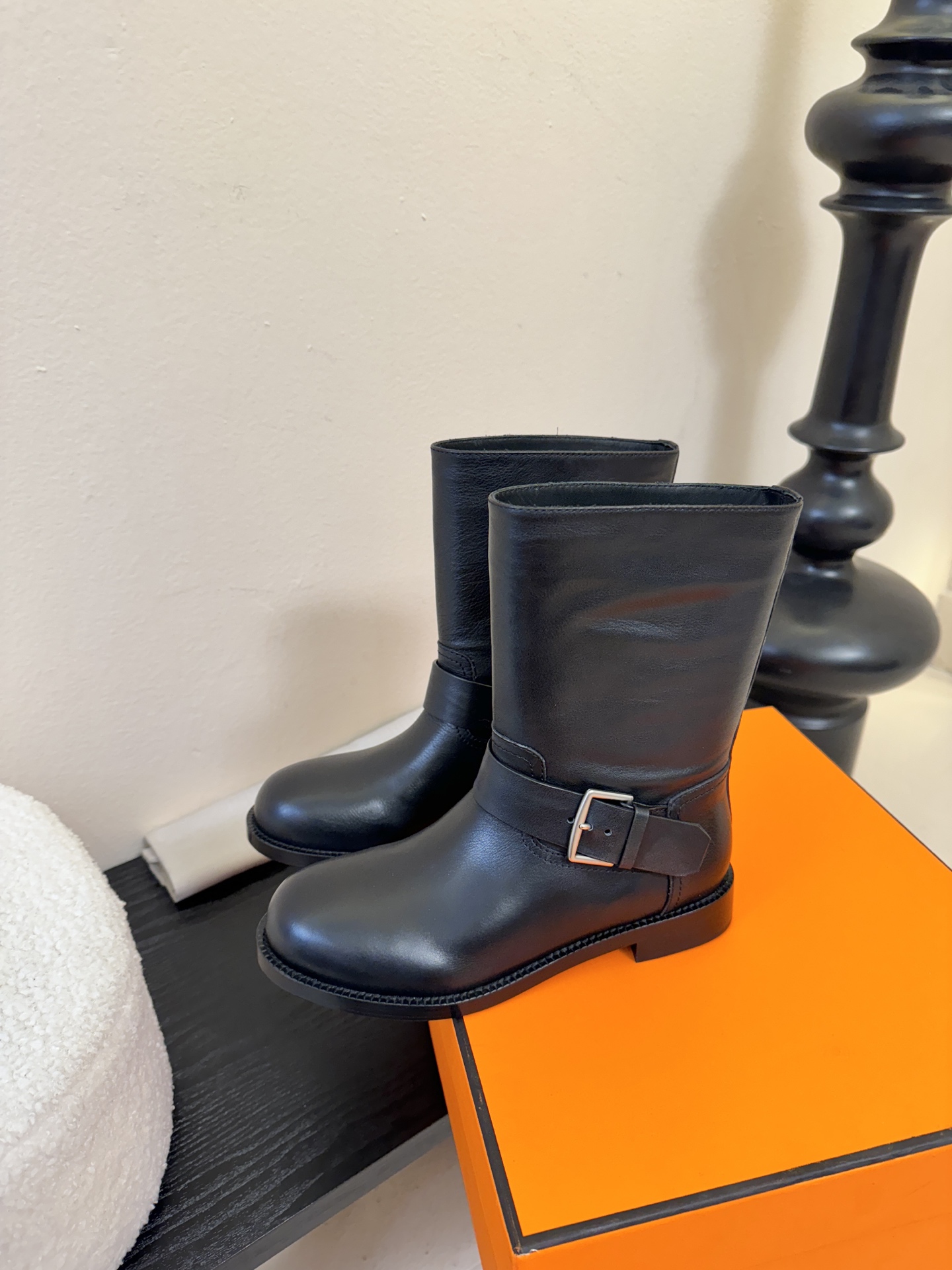 Hermes/爱马仕H家F032 25ss秋冬新款平底英伦风短靴马丁靴经典马丁风格设计，经典耐看！原版楦