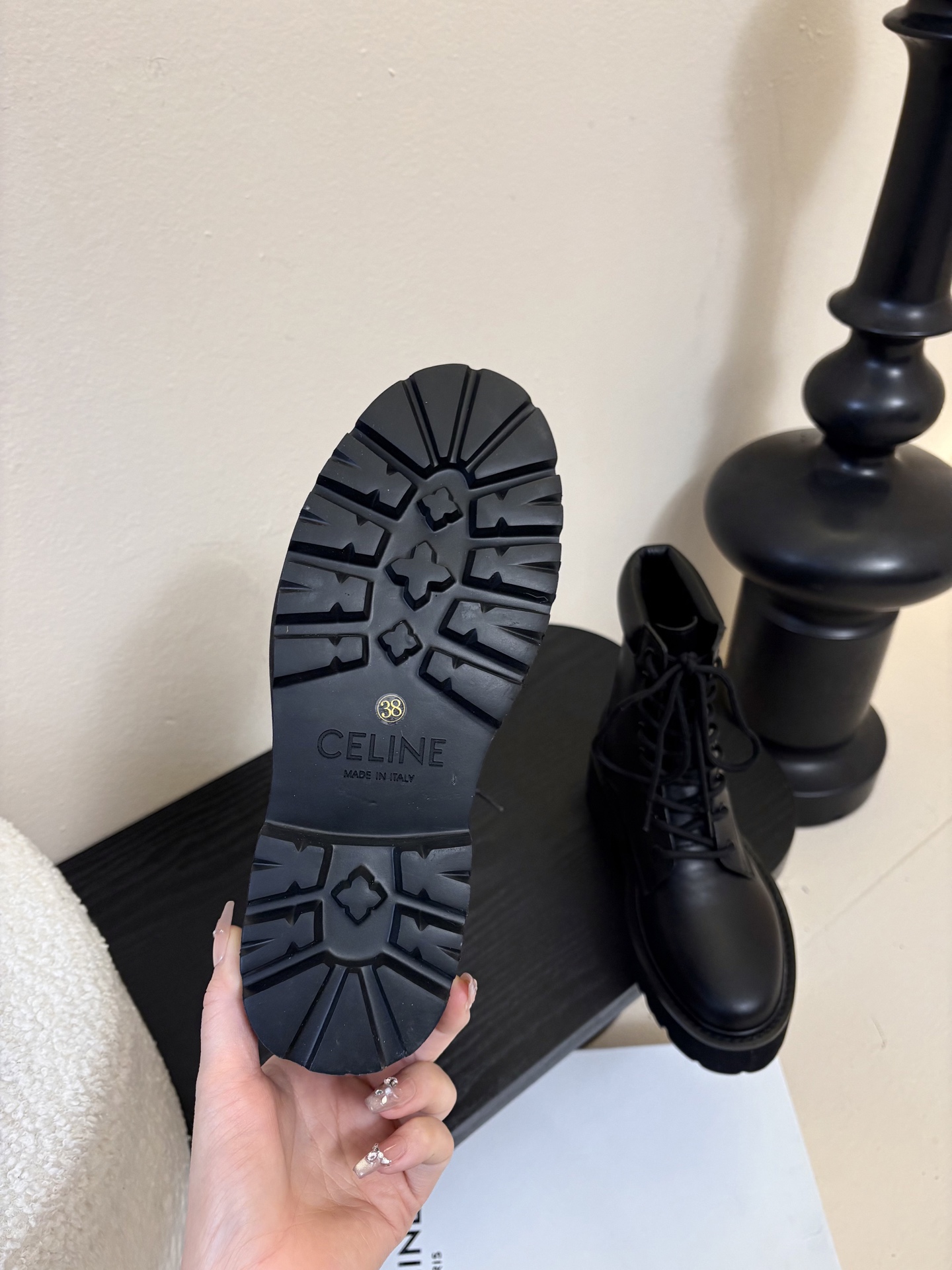 CELINE塞琳 25秋冬新款杨幂同款 短靴凯旋门英伦风短靴 简约大气时髦 耐看不过时 是时尚圈永不退潮