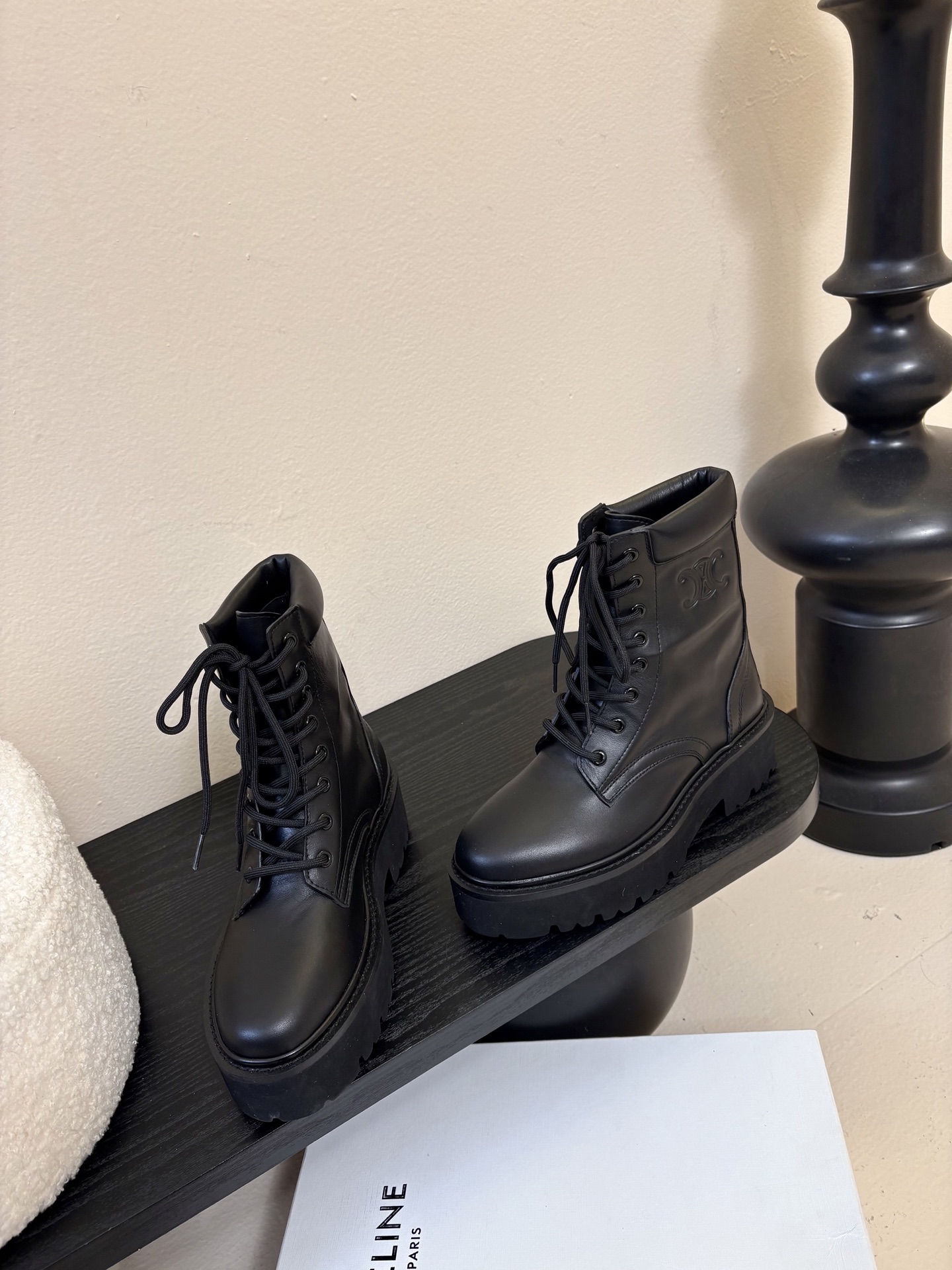 CELINE塞琳 25秋冬新款杨幂同款 短靴凯旋门英伦风短靴 简约大气时髦 耐看不过时 是时尚圈永不退潮