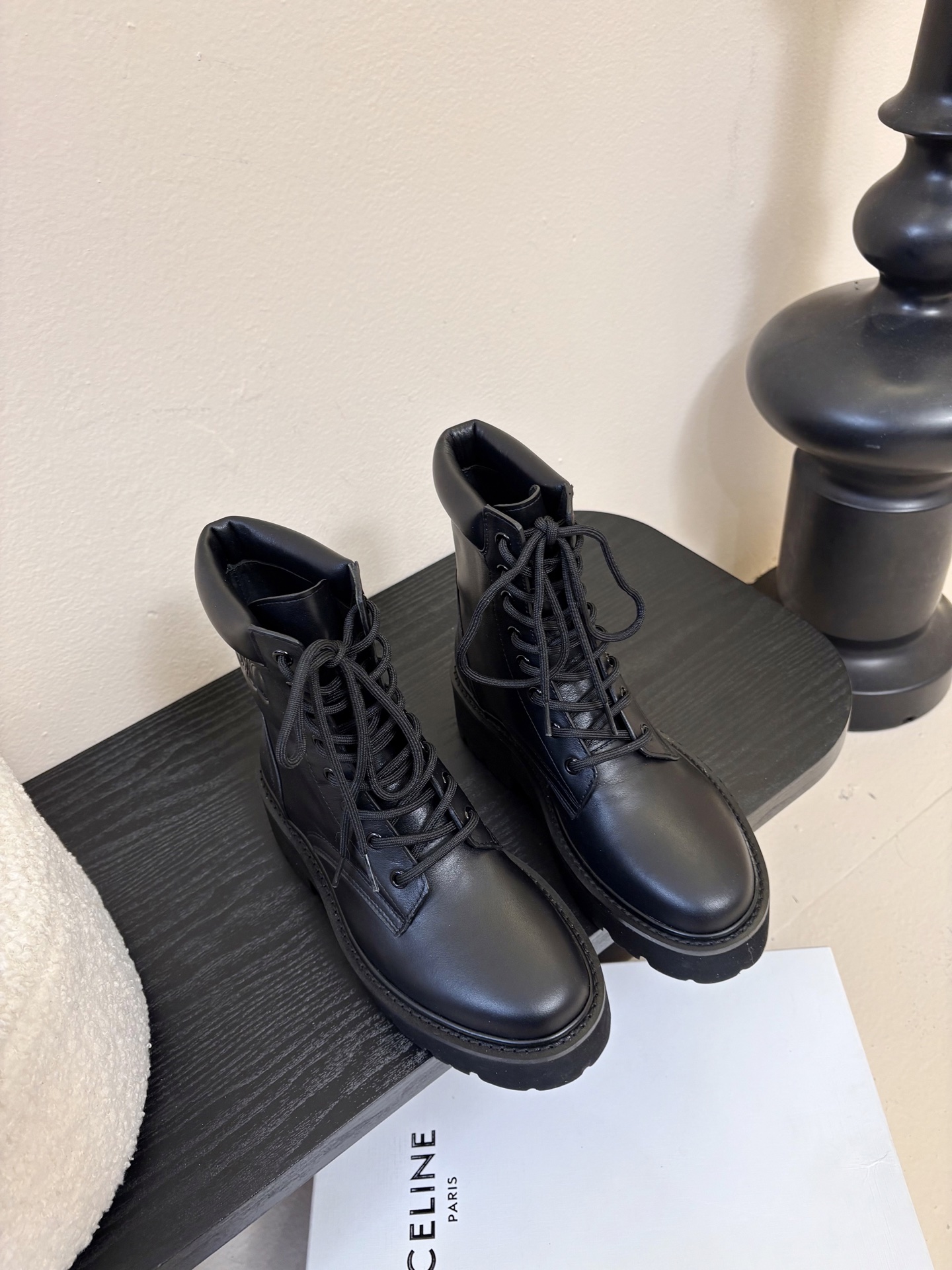 CELINE塞琳 25秋冬新款杨幂同款 短靴凯旋门英伦风短靴 简约大气时髦 耐看不过时 是时尚圈永不退潮