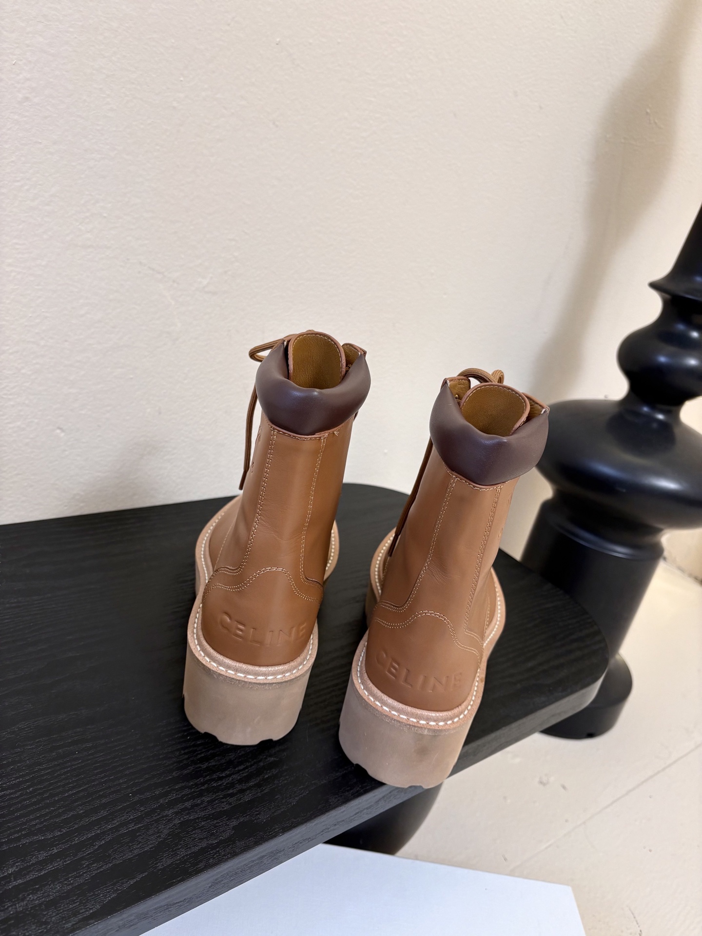 CELINE塞琳 25秋冬新款杨幂同款 短靴凯旋门英伦风短靴 简约大气时髦 耐看不过时 是时尚圈永不退潮