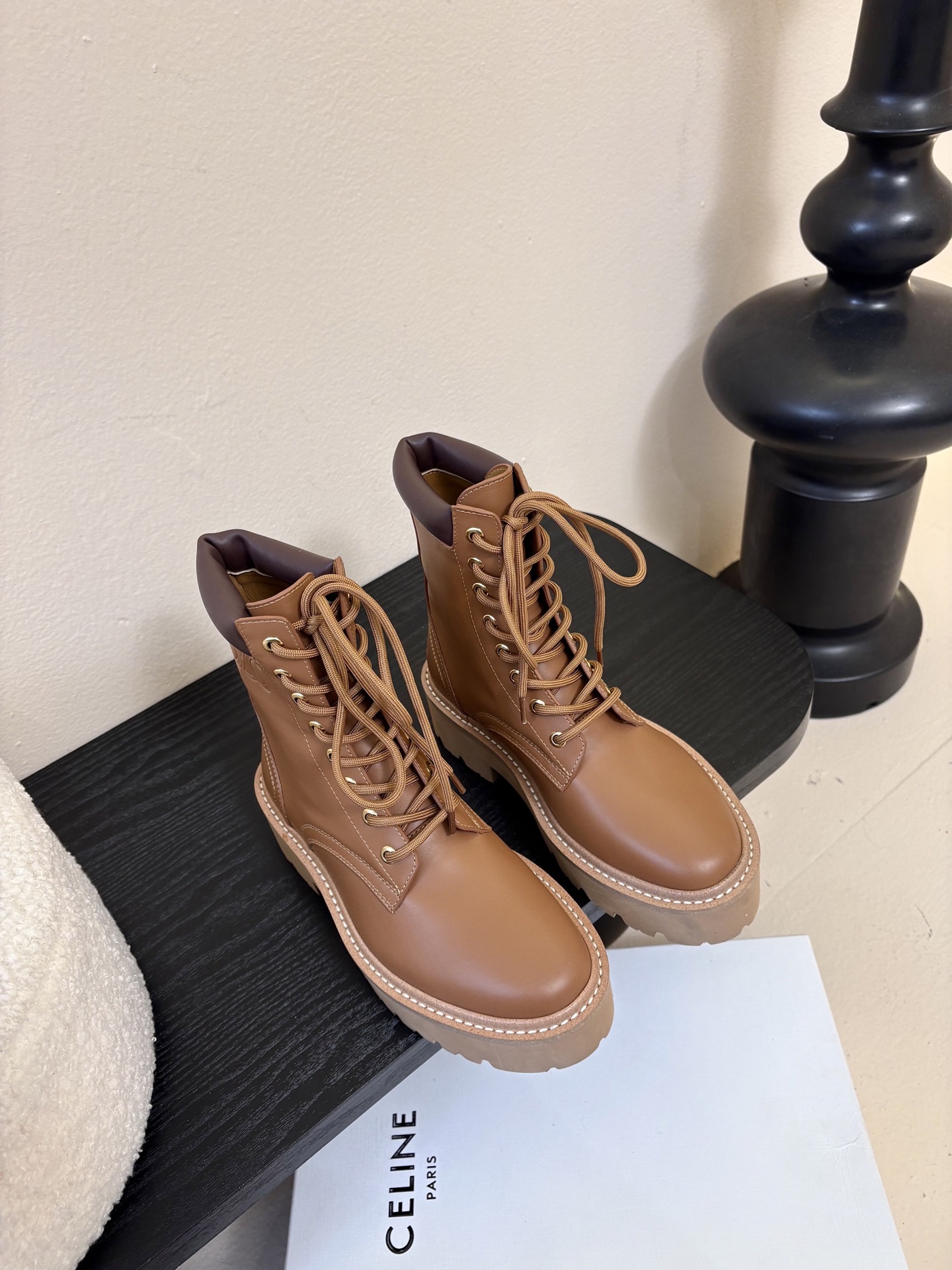 CELINE塞琳 25秋冬新款杨幂同款 短靴凯旋门英伦风短靴 简约大气时髦 耐看不过时 是时尚圈永不退潮