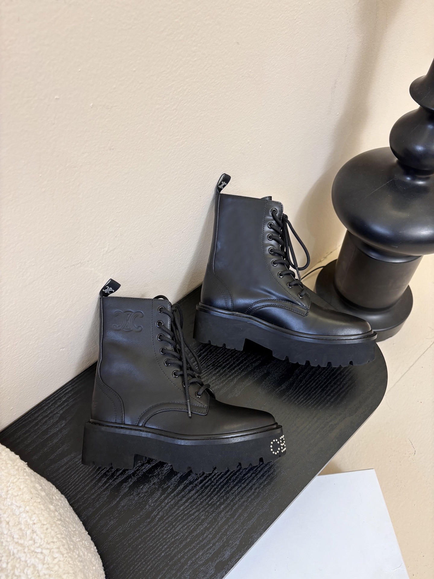 CELINE塞琳 25秋冬新款杨幂同款 短靴凯旋门英伦风短靴 简约大气时髦 耐看不过时 是时尚圈永不退潮