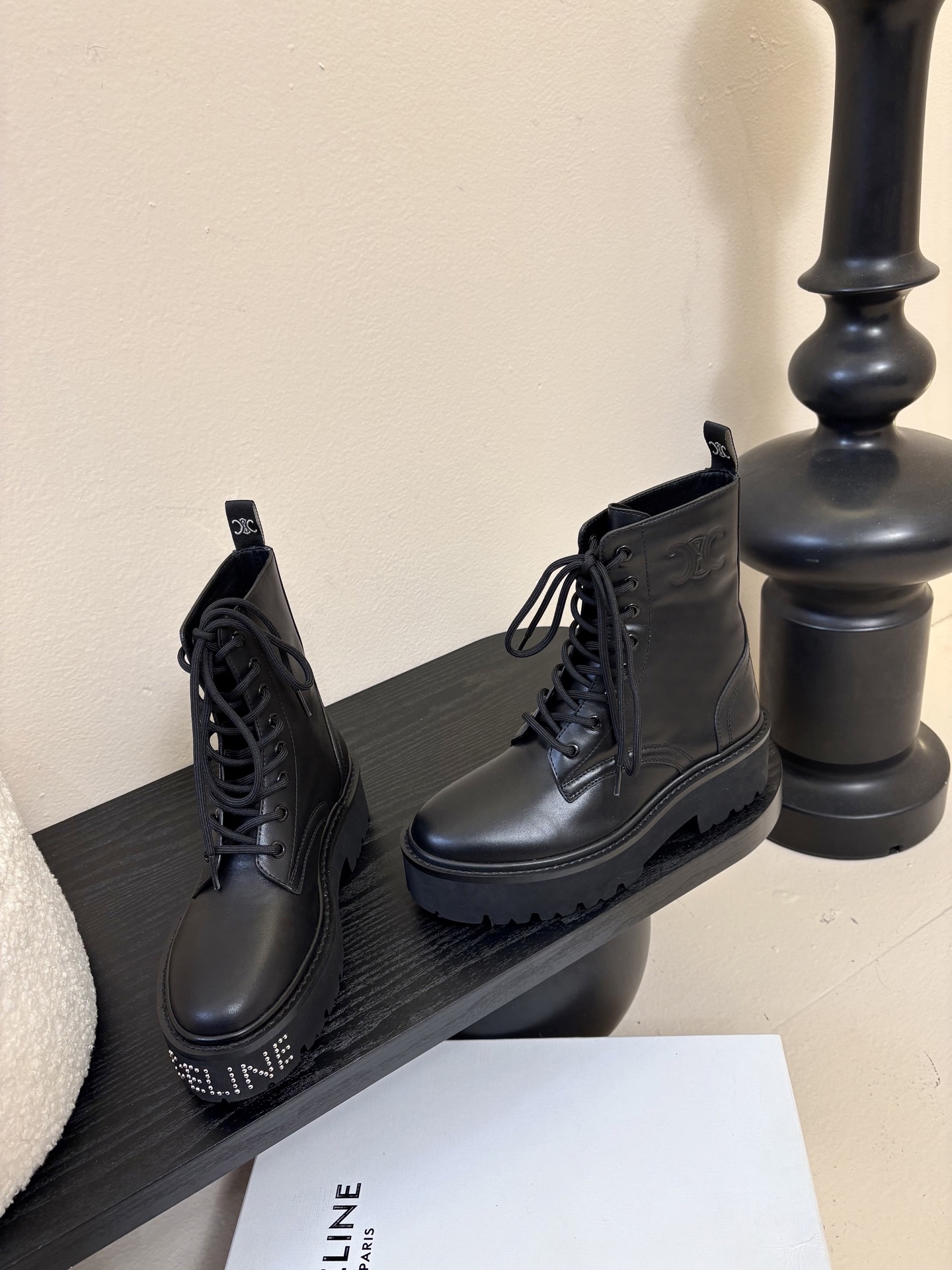 CELINE塞琳 25秋冬新款杨幂同款 短靴凯旋门英伦风短靴 简约大气时髦 耐看不过时 是时尚圈永不退潮