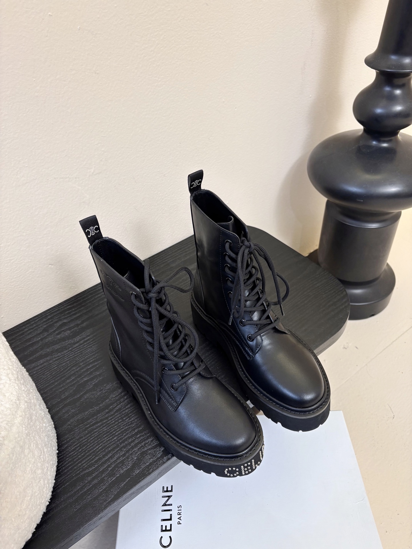 CELINE塞琳 25秋冬新款杨幂同款 短靴凯旋门英伦风短靴 简约大气时髦 耐看不过时 是时尚圈永不退潮