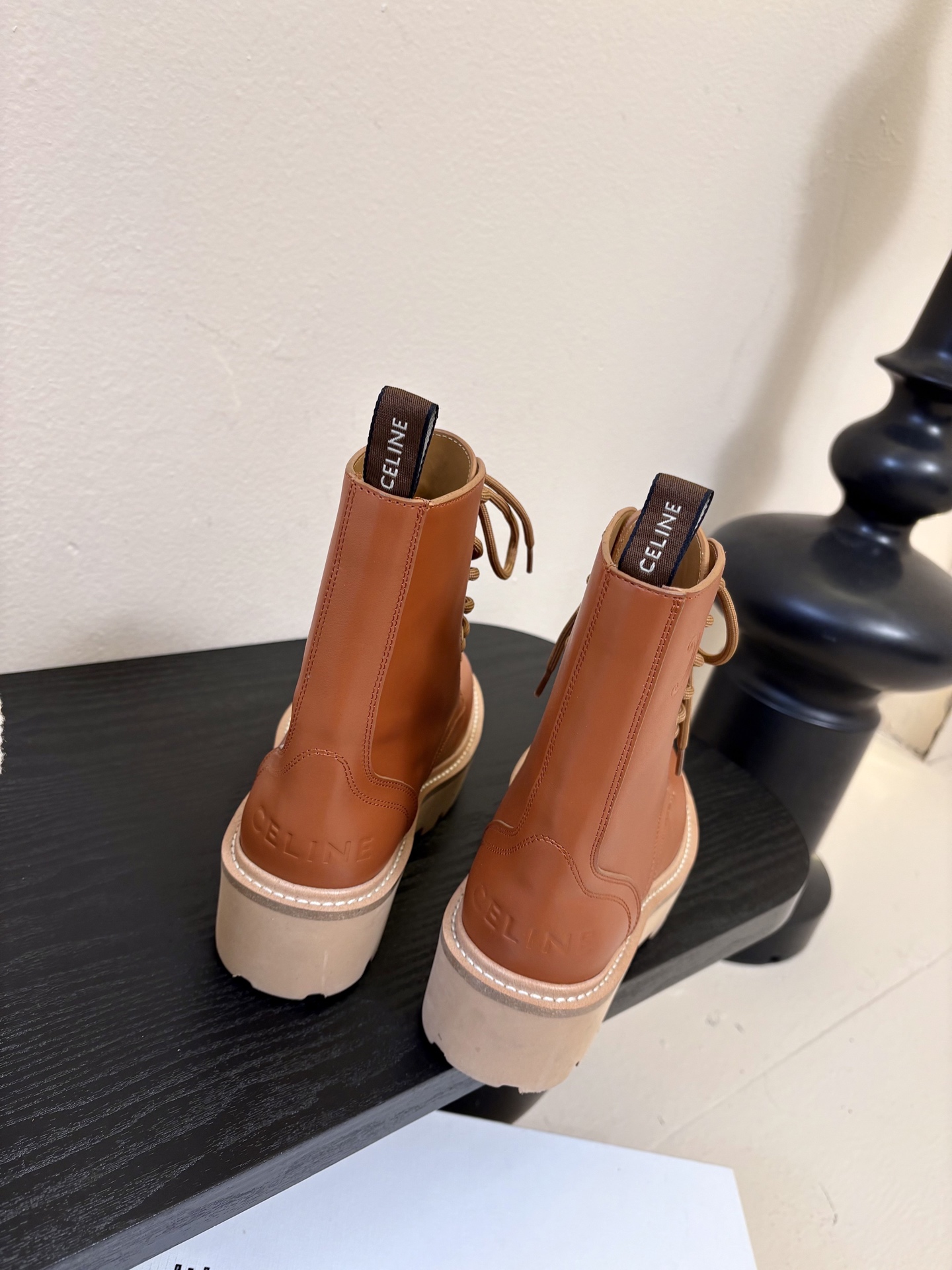 CELINE塞琳 25秋冬新款杨幂同款 短靴凯旋门英伦风短靴 简约大气时髦 耐看不过时 是时尚圈永不退潮