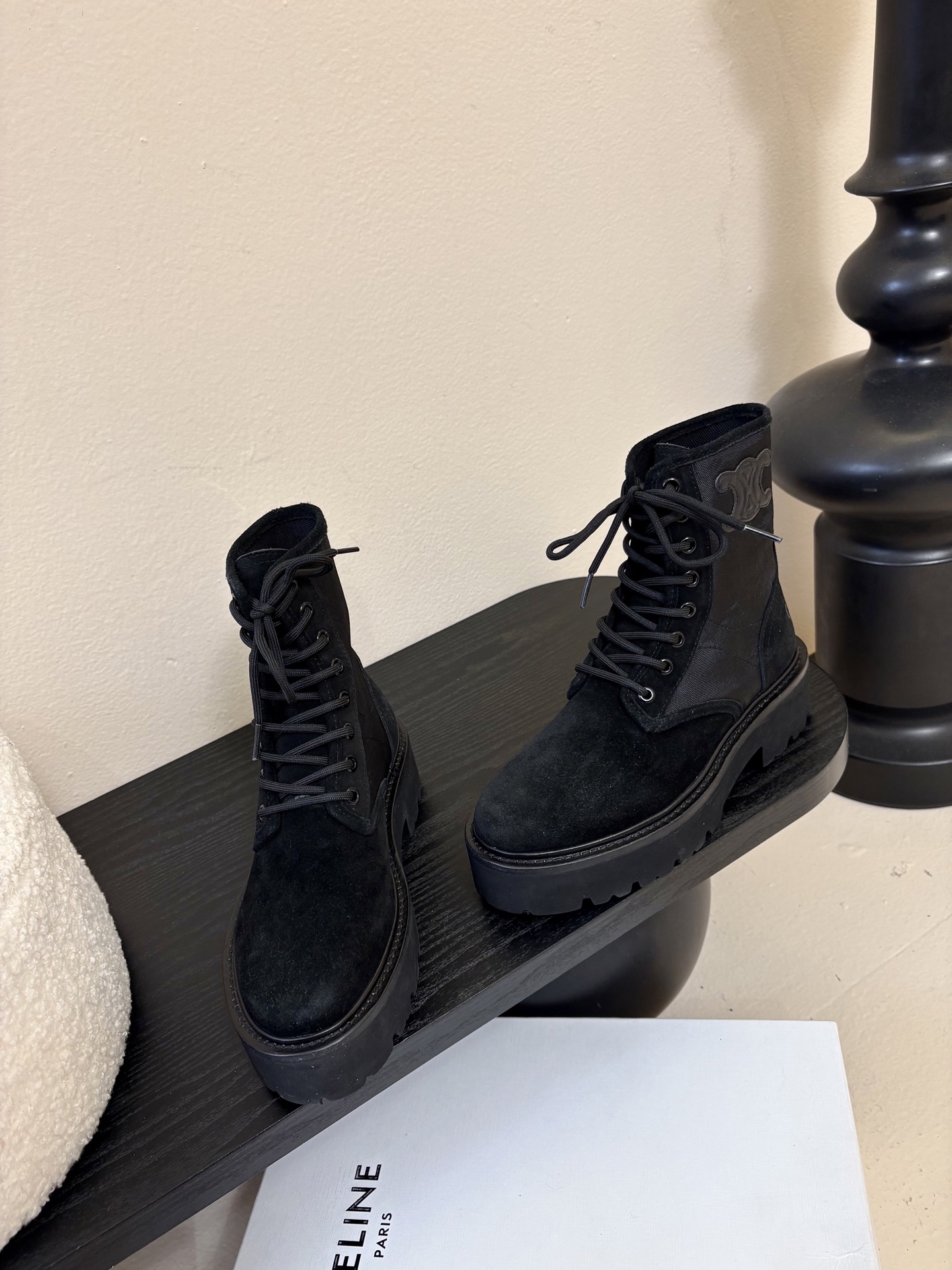 CELINE塞琳 25秋冬新款杨幂同款 短靴凯旋门英伦风短靴 简约大气时髦 耐看不过时 是时尚圈永不退潮