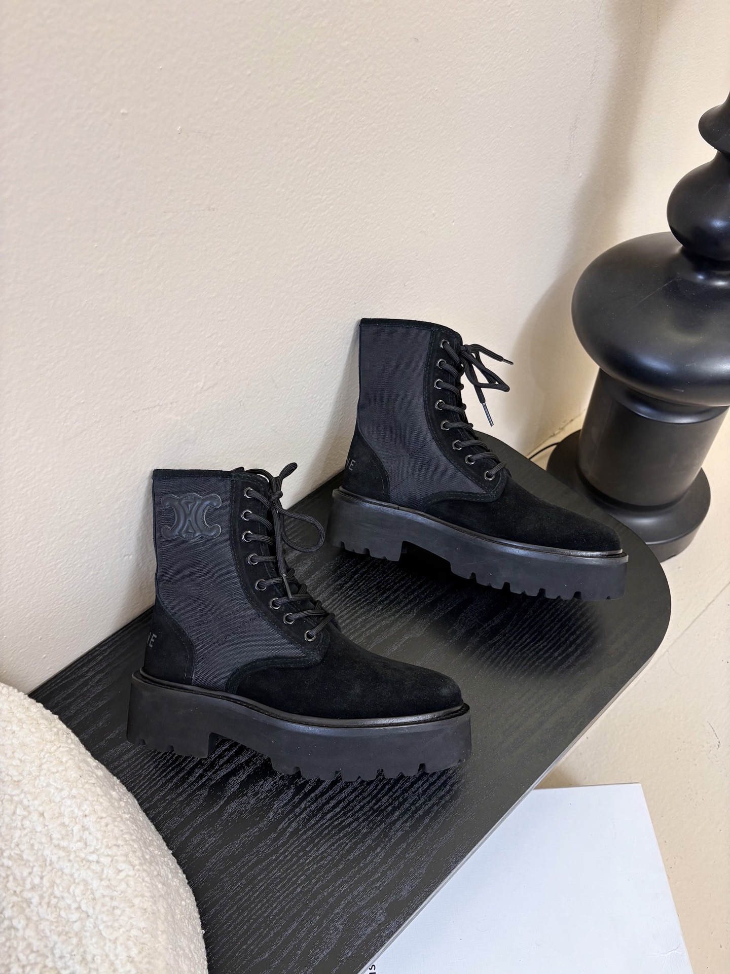 CELINE塞琳 25秋冬新款杨幂同款 短靴凯旋门英伦风短靴 简约大气时髦 耐看不过时 是时尚圈永不退潮